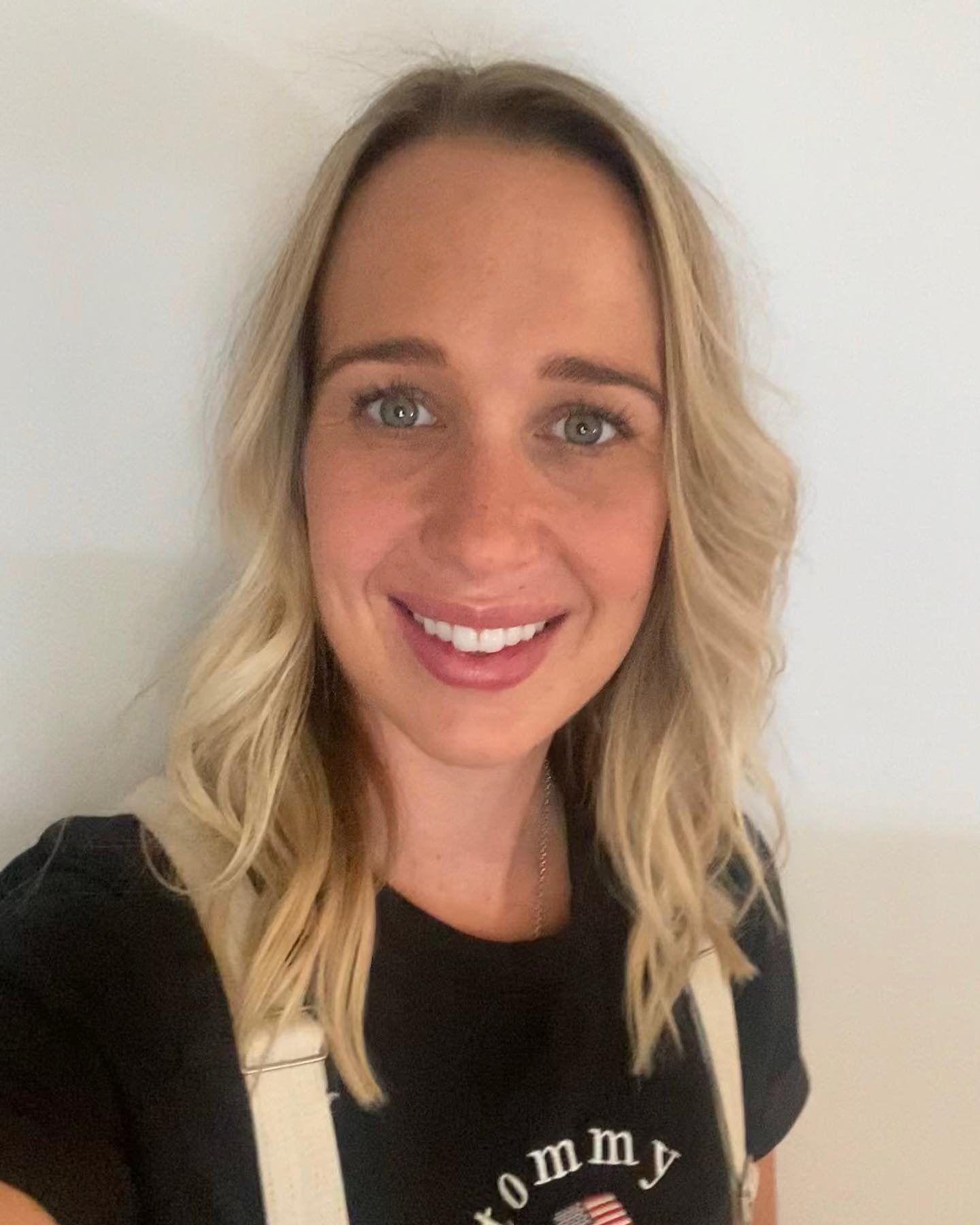 We’re welcoming Syann Allen to our legendary team of Physios!! Syann is an experienced Private Practice Physiotherapist with a special interest in treating musculoskeletal injuries, TMJ pain, and chronic pain most specifically in necks and backs. Syann is an all round addition to our team with a background in Pharmacy, massage therapy and exercise prescription so we might see a few exercise classes (maybe even some chair yoga) roll onto the schedule. Taking appointments from Tuesday April 11, we’re pretty excited to have her 👏🏻 #portmacquarie #physioportmacquarie #2444