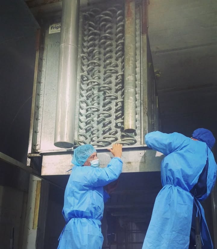 🧰 "cirugía" mecánica
#SkcIngenieria #montaje #mantenimiento #camararefrigerada #industria #evaporador