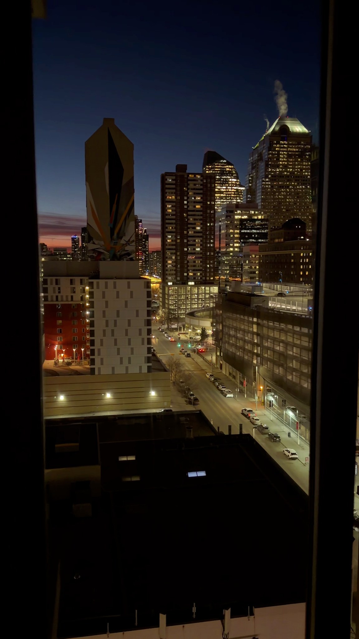 When evening comes to UPTEN, pink skies and city lights create a beautiful view from your suite a moment to pause and enjoy.
📍 UPTEN, 201 10th Ave SE
📞 Book a tour: liveupten.com
#upten #downtowncalgary #cityviews #apartmentliving #calgaryrentals #beltlineliving #modernrentals #viewfromhome