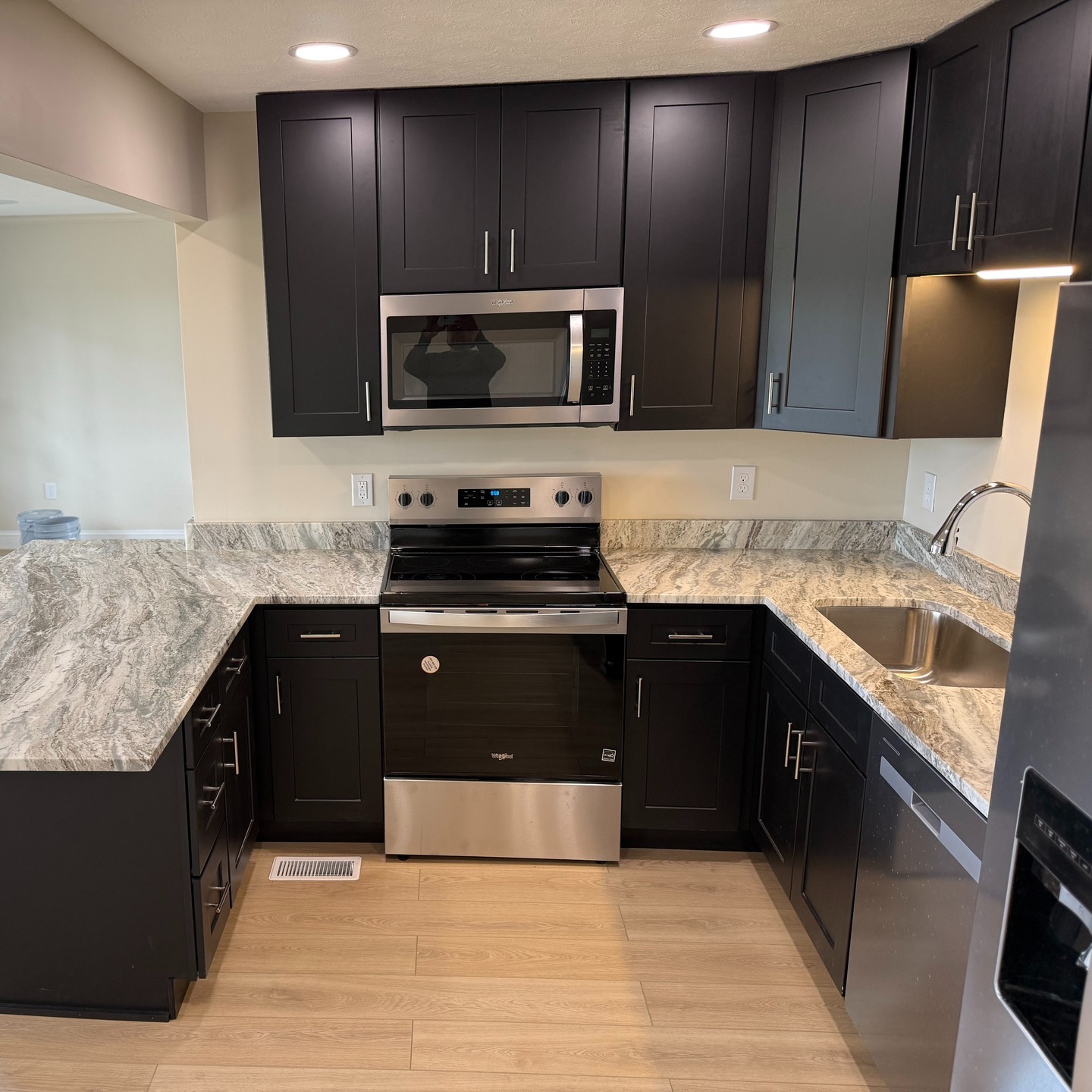 "The secret to a stunning kitchen? A custom countertop from MGM Stone Creations—Lexington’s local experts."
👉 #LexingtonCountertops #MGMStoneLexington #LexingtonKY #CustomCountertopsKY #QuartzCountertops #LexingtonDesignExperts #KitchenUpgradeLexington #LuxuryCountertops #LexingtonHomes #KitchenVibesKY