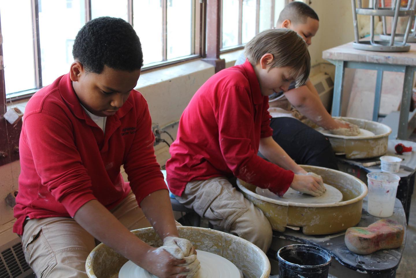 Calling ceramics educators!
We're looking for experienced ceramics teaching artists to lead spring and summer workshops.
Is this you? Please reach out to info@providencecityarts.org with your resume and ceramics portfolio to learn more!
•••
¡Llamando a los educadores de cerámica!
Estamos buscando artistas de de cerámica con experiencia para dirigir talleres de primavera y verano.
¿Este eres tu? Comuníquese con info@providencecityarts.org con su currículum y cartera de cerámica para obtener más información.