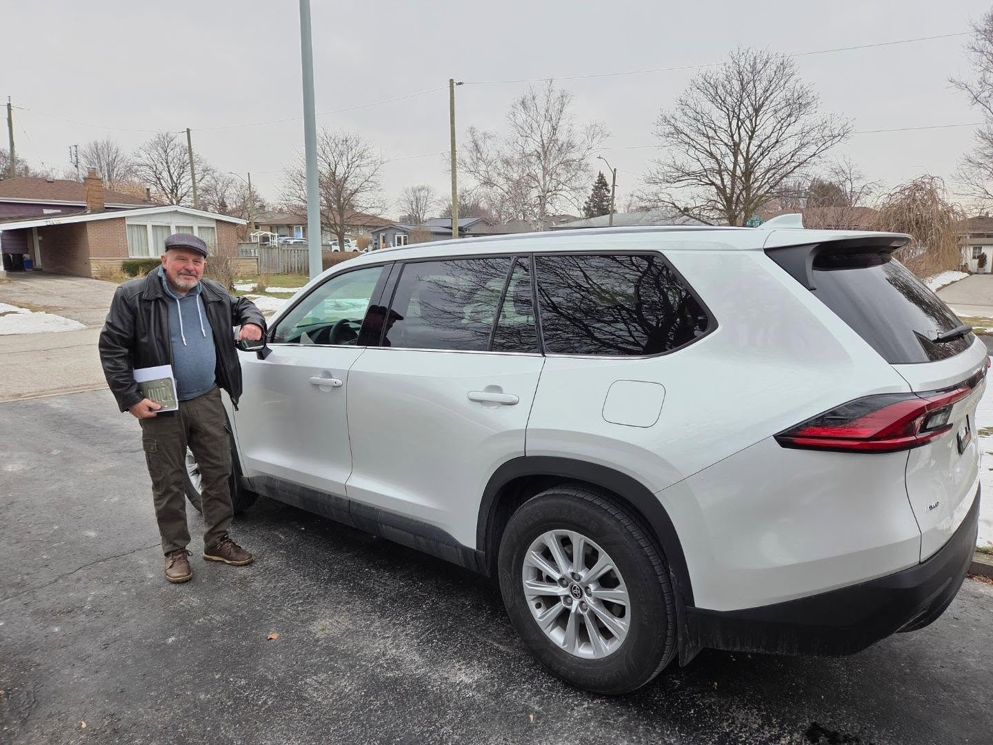 Big shoutout to our latest client for trusting us with the purchase of their 2025 Toyota Grand Highlander. If you’re thinking about selling or trading in, let’s talk. We handle the paperwork, the payoff, and the stress so you don’t have to. 💼🙌
#happycustomer #grandhighlander #Mississaugadealership #UniversalMotorsgta #gtacardeals