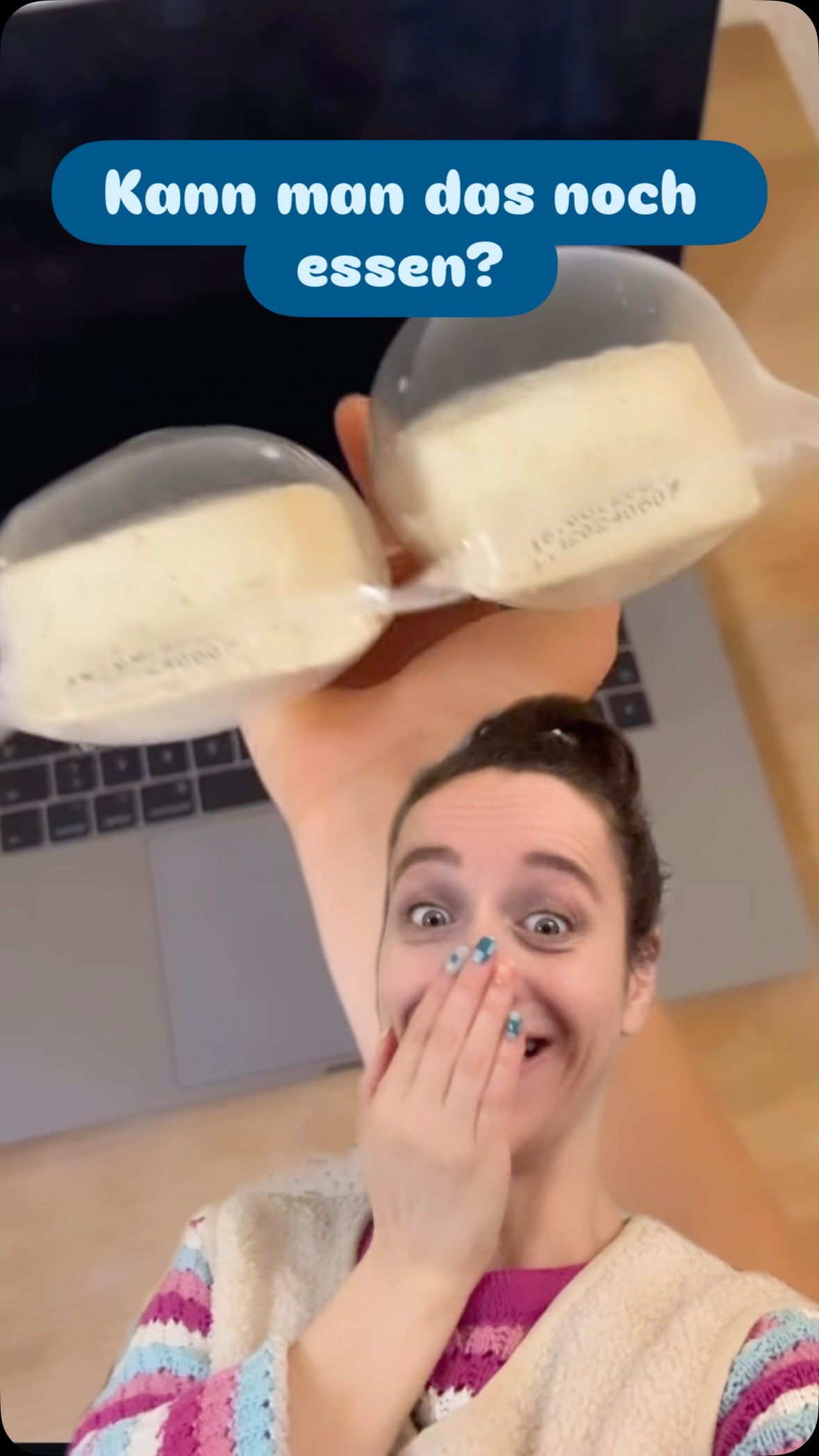 JA, das MHD kann auch in die andere Richtung gehen, insbesondere bei kühlpflichtigen Lebensmitteln. 😳😭
Das hier sieht übrigens sehr stark danach aus, dass die Kühlkette stark unterbrochen wurde und der Tofu Wärme ausgesetzt war.
In den meisten Fällen kann man nämlich auch Tofu noch NACH dem MHD essen. 👍😊
Original Video von @janinasell