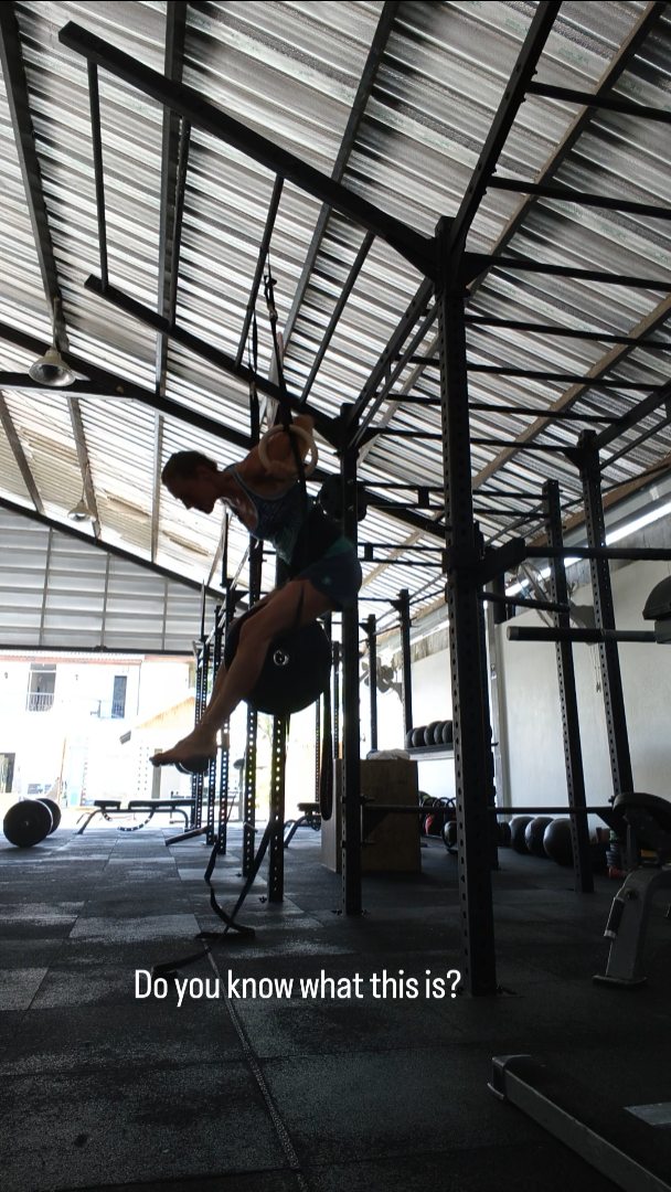 Do you know what this is?
(Yes it's me struggling, and trying MU with weight for the first time ever ๐ช๐๐)
It's also a person who is extremely determined.
During this session I thought my knee was up for a surgery that would leave me with about 5-6 months recovery (without movement and impact) !
And I was freaking determined to go through the process and come back stronger!
I was also determined to not let that stop me from doing all the other things I could do meanwhile and I was starting to plan for an entirely new way of life for the upcoming 6months.
This, however, came after breaking down. After crying, being scared and sad. After mentally going through and trying to accept the whole process.
I let it all flow over me. I let myself feel the pain, the hurt, the fear, the insecurity. I felt all the shit I went through the last week's in Sri Lanka (knee, neck, tooth, thumb, stomach ๐๐
)
And I knew I would feel it many times again during the process.
But I decided I wouldn't let it get to me. I would keep grinding. After all, rehab is kinda my thing โ๐๐๐
In the end, I will not have to do the surgery (thanks very much to second and third opinions!! ๐๐
๐) , but I'm glad I thought so for a day because it made me dig deep. And it woke a sleeping lion inside of me. I think it's time to let her roam free for a while ๐ฆ๐ป๐โคโคโค