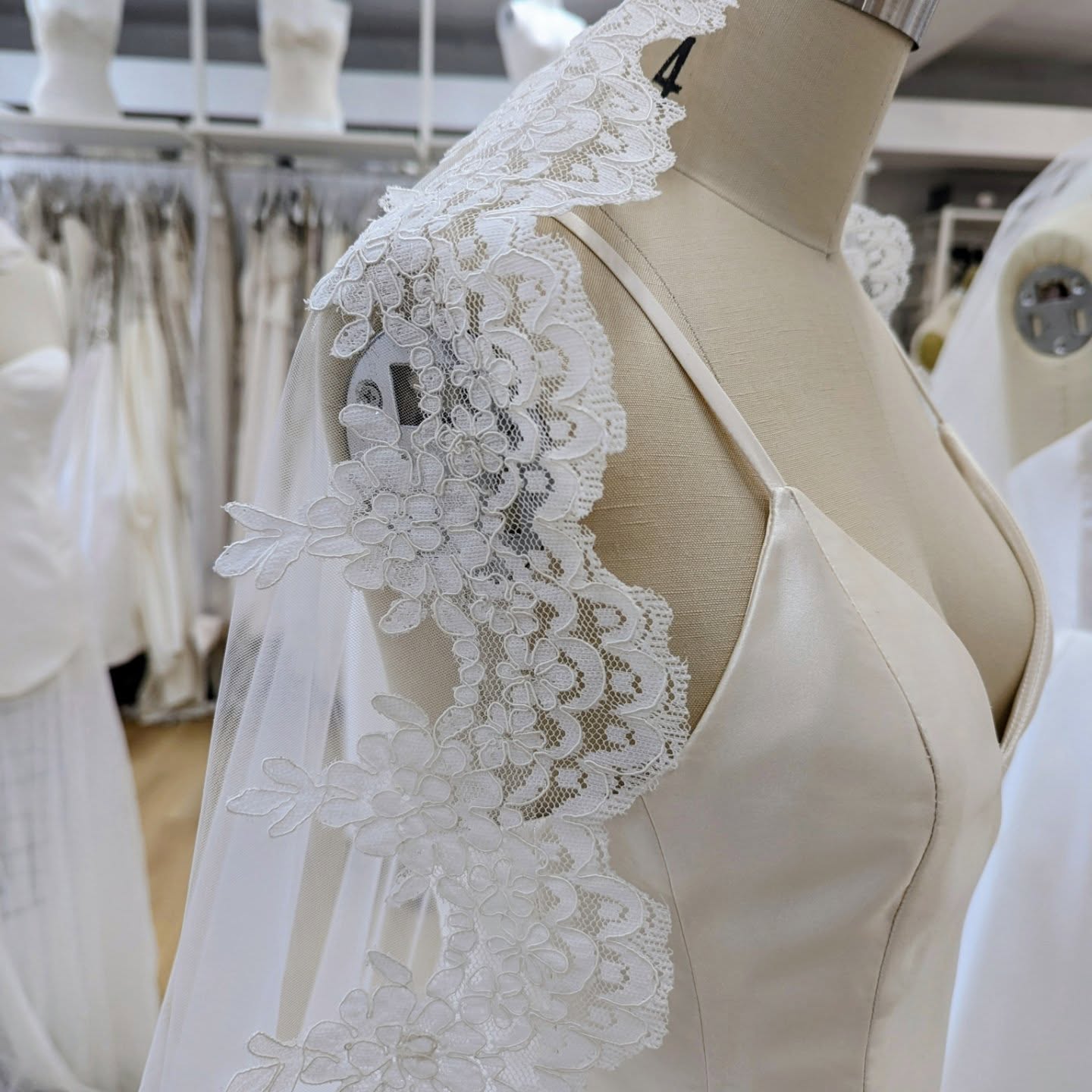 2x mantilla style lace edge veils & 1 blusher fingertip lace edge veil available left on sale for $75 💕
DM for details
#mantillaveil #bridestyle #veils #bridalveil #LoveMeTwiceBridal