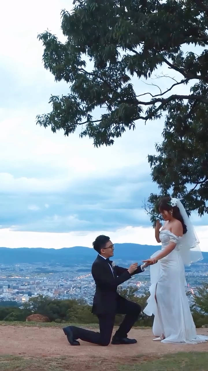 A Wildly Romantic Moment at Mount Wakakusa 🦌💍
#narawedding #deerphotoshoot #奈良婚紗 #日本婚紗 #奈良前撮り