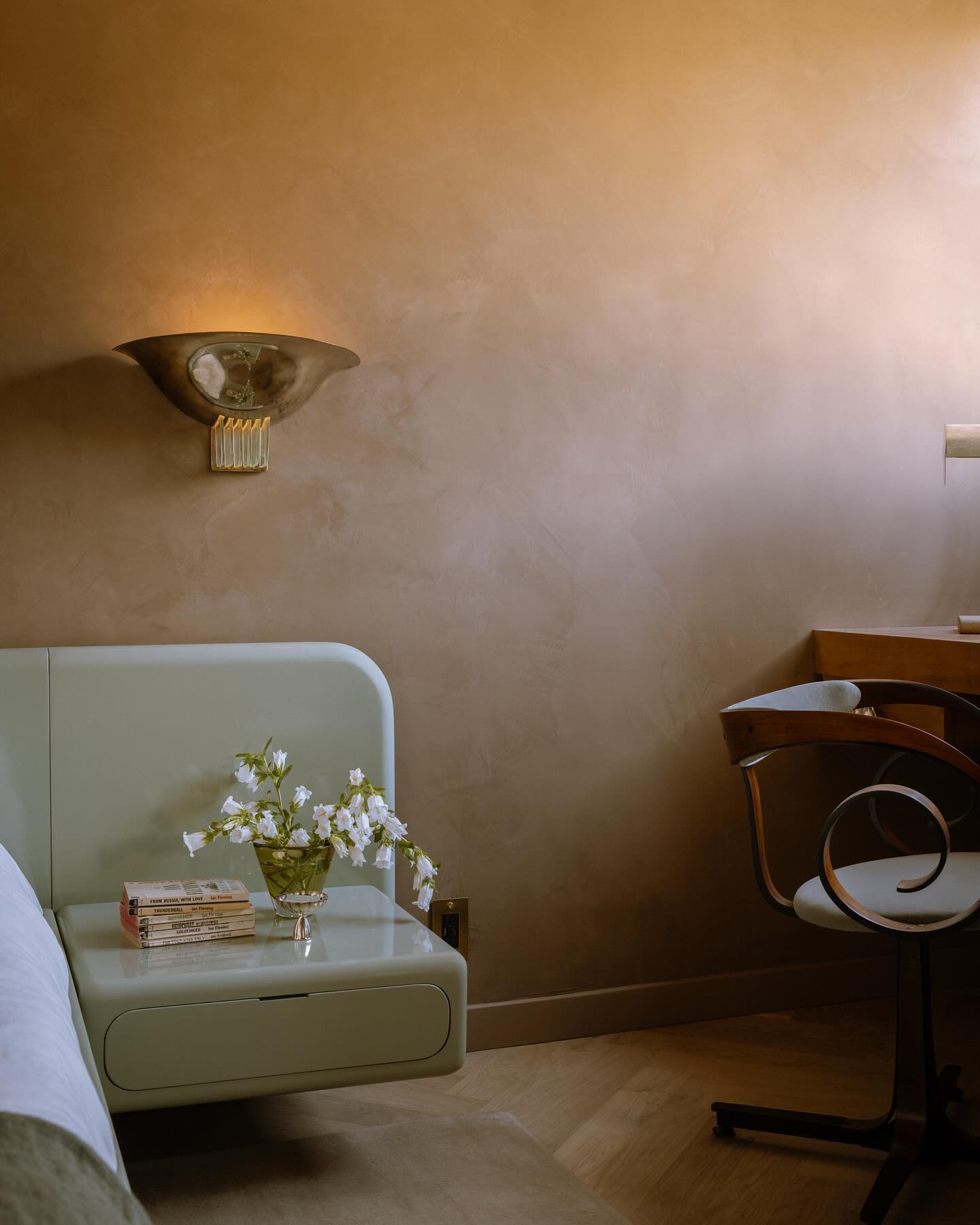 A breath. Forms and soft tones.
Places that claim you.
Our Voyager project.
🤎, Tiffany #nightpalm
Photo: @pablo.enriquez
#archdigest #interiors #theromanceofideas