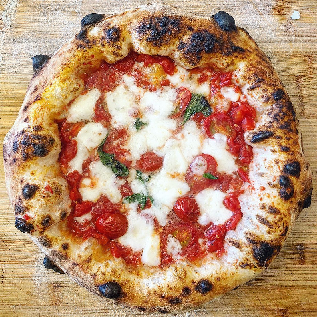 Simplicity is everything 🍕 and fluffy crusts too 🤣
#cornicione