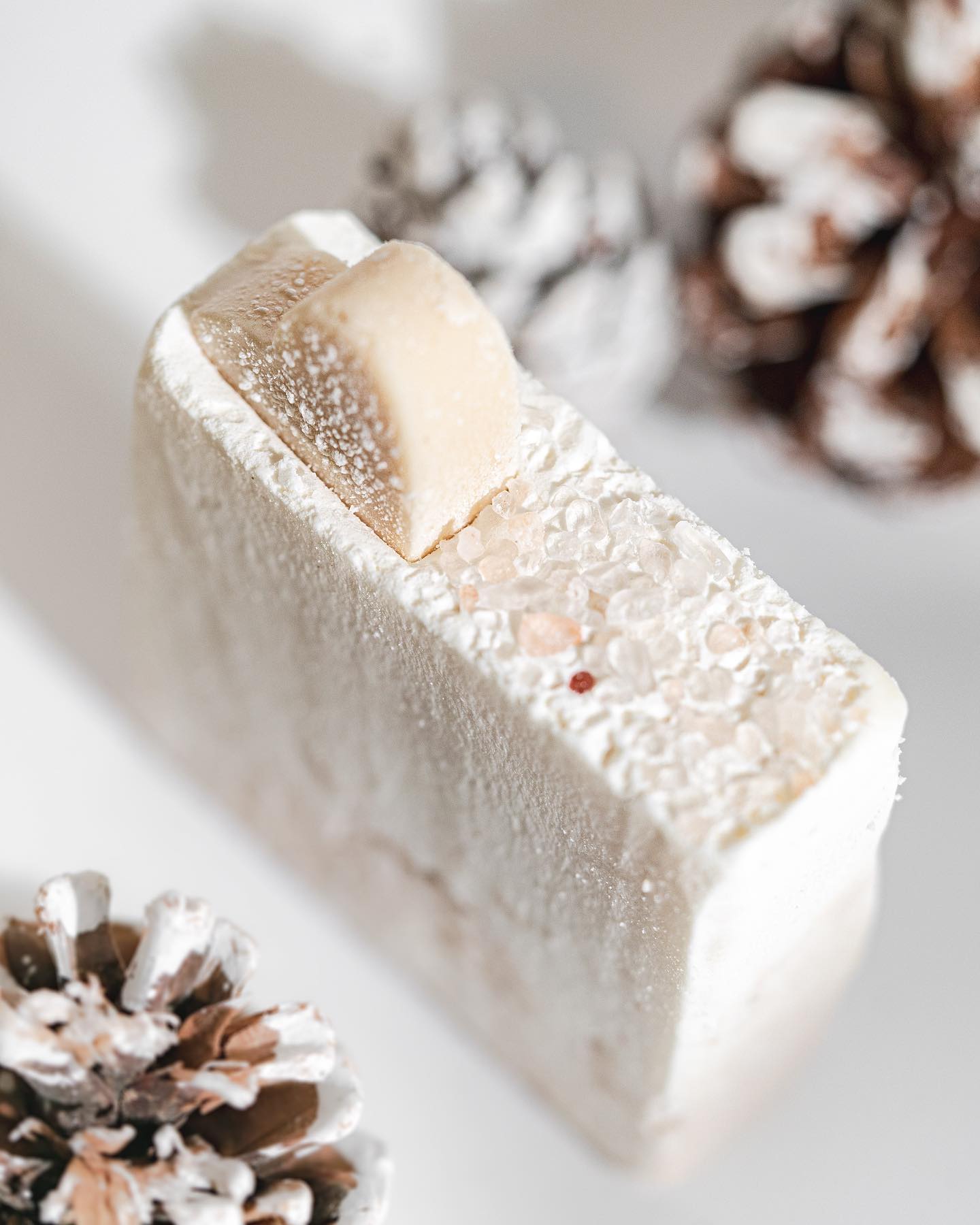 Mi sembra che sia ancora inverno 💙
.
.
.
#winteredition #saponealsale #saponesolido #saponetta #soaplovers #saponeartigianale #salerosa #saponeinverbale #wintersoap #saponedimontagna #saponeinnevato #oliviasoaps #fvg #laverabellezzaènaturale #cosmesinaturale #saponeinregola #handmadesoap