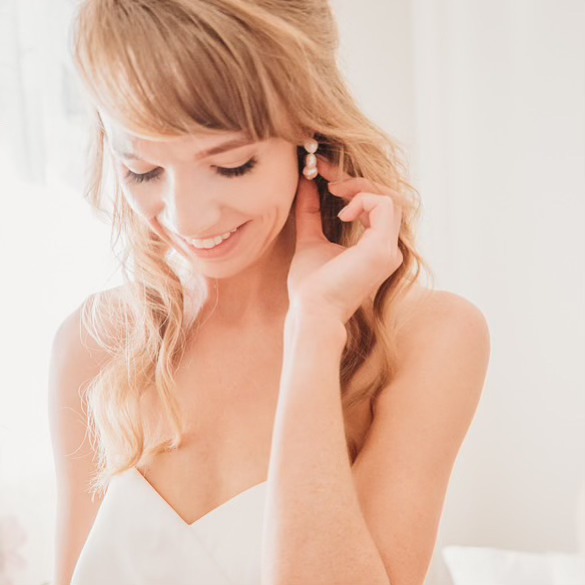 MMH bride Krystal featuring our Marlie pearls 🤍 Congratulations beautiful 👰
#weddingsaustralia #australianweddings #weddingsofsydney #sydneyweddings #melbourneweddings #brisbaneweddings #adelaideweddings #perthweddings #southcoastweddings #southernhighlandsweddings #sydneybride #melbournebride #weddingseason #weddinginspo #onefineday #weddingjewellery #bridaljewellery #bridesmaidsjewellery
#buyfromthebush #handmadeinaustralia #southernhighlandweddings #bridalearrings #countryliving #coastalweddings #southcoastweddings #weddingideas #ruralweddings