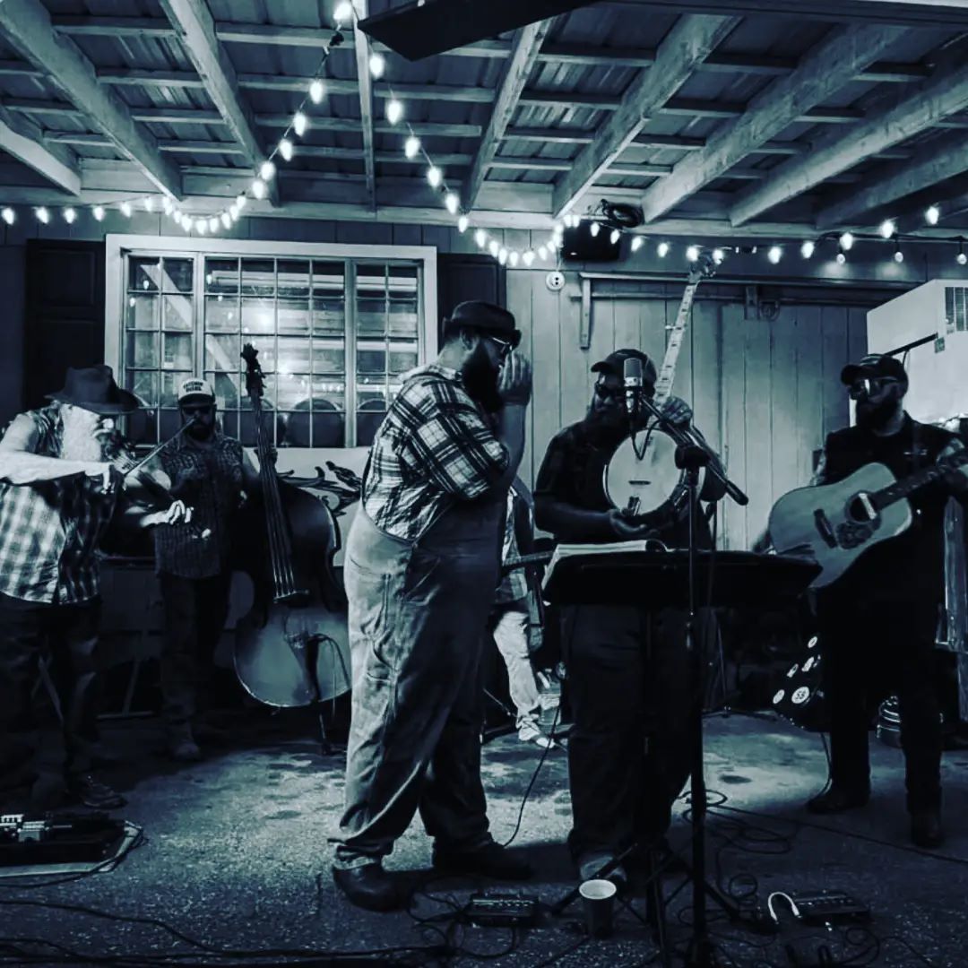 After a week of flooding, back to school, and work 👎, a beautiful weekend is upon us!!!
The Boys are heading to @badseedcider today from 3-6pm to tear it up with some good ol' Bluegrass!
Come on and get you some!!
#drinkmorecorn #hudsonvalleymusic #hudsonvalleyny #drinklocal #drinkcider #badseedcider
