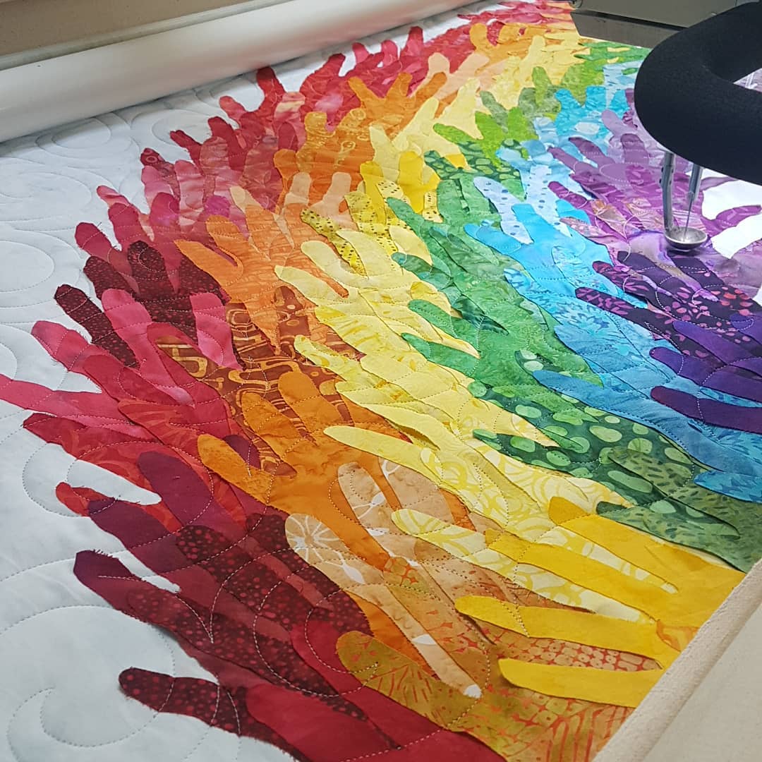 Here's a sneak peek of what I'm working on today 💜
#quiltingismypassion #quiltersinvictoriabc #longarmquilter #quilting #apqsmillie30 #quiltpath #canadianquilter #quiltersofinstagram #quiltersgottaquilt #ilovebatiks #rainbow #lgbtq🌈 #mistymountainvictoriadotcom
