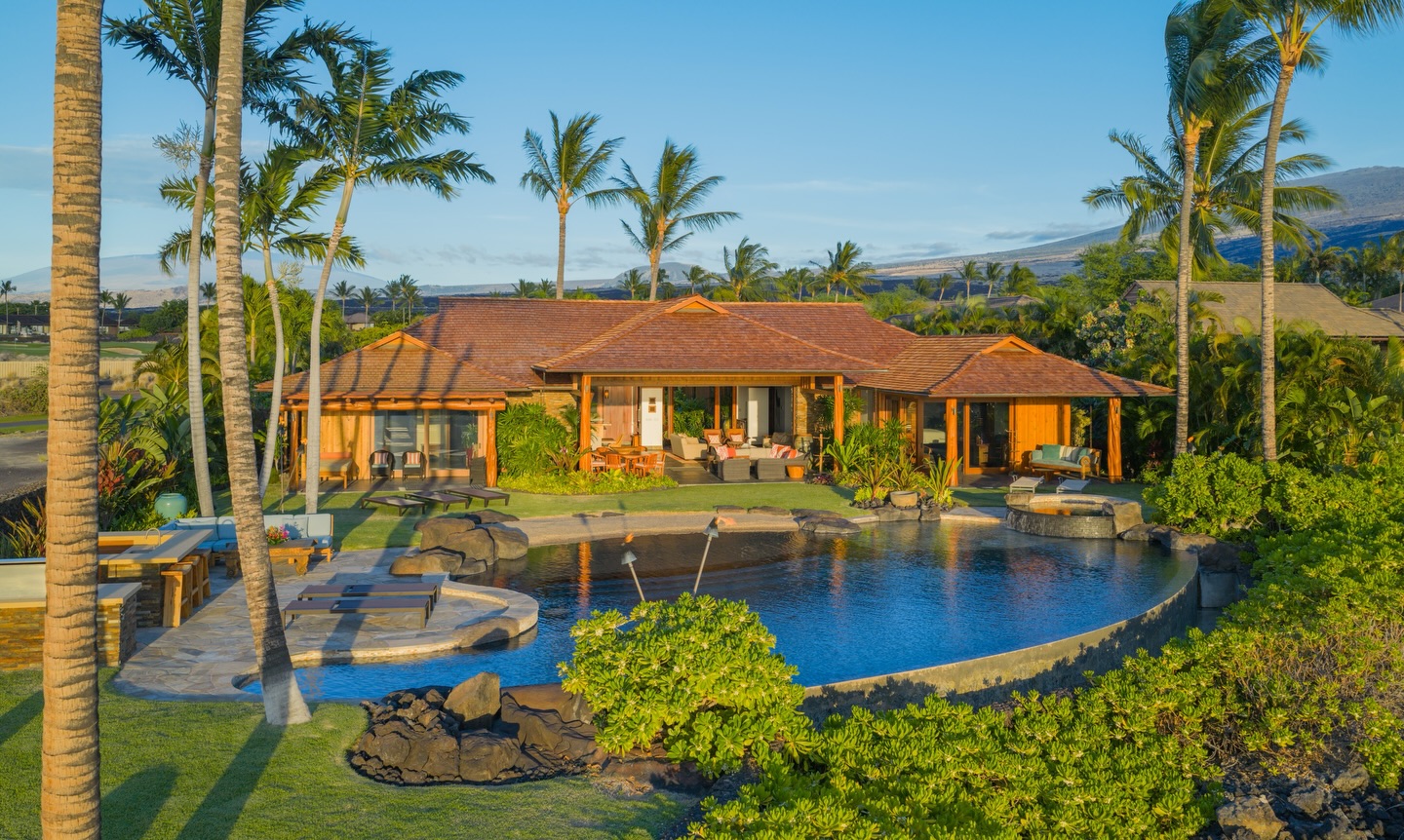 Pro tip: When life needs a reset, head straight to Hawaiian sunshine 🌴🔥 Kema Kama has the warmth, the views, and the luxury you deserve. Our new blog drops fun, easy ideas for a quick recharge getaway—because you don’t need a week to feel brand new. Check it out via link in bio!