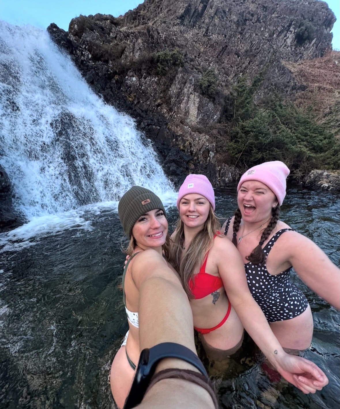 💫 wrapping up the first month of the year as we mean to go on, with this amazing girl gang having the best time outside 💕 have a great weekend everyone!
Tag @femaleexplorers.uk and use #FemaleExplorersUK to share your journey and get featured!
#winteradventures #wildswimming #adventurewomen #hikingwomen