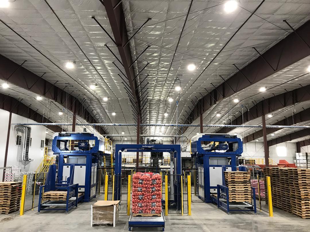 onions... .
.
.
.
.
#partnersproduceinc #onions #rodriguezfarms #palletizer #palletizerrobots #empire #gotonions