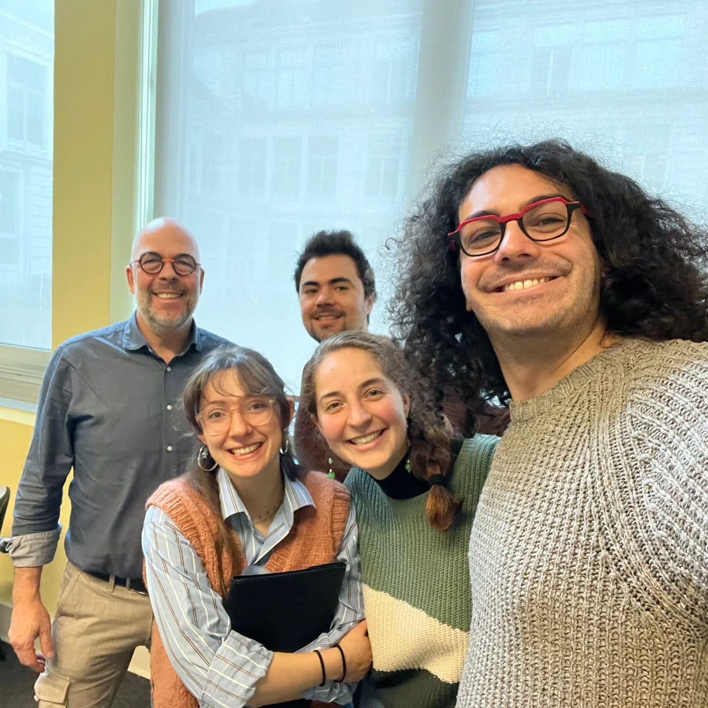 On a demandé au formidable @CharlesMichiels de nous coacher et... c'était trop chouette :)) Merci Charles 🙏😊
Nous nous préparons pour ce samedi et aussi (voire surtout) pour ce dimanche !!!
Rendez-vous au Palais de Beaux Arts pour le Festival Générations Classsiques ce dimanche 8 décembre à 13h30 😊😊😊 venez nombreux.ses ❤️
Les 4 sens
#festival #generationclassique #festivalgenerationsclassiques #chœur #chambermusicfestival #chambermusic
#happiness #singer #music #coach