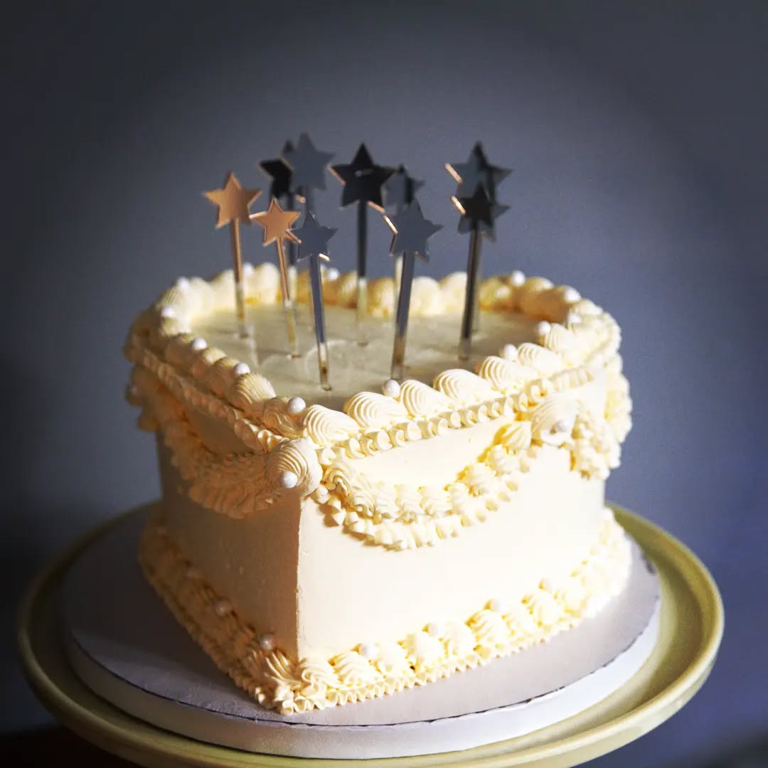 Mother's Day will soon be upon us, and yes, our Mother's Day menu is still live. But we're taking a detour down Frilly Cake Lane. I made this cake way back in February for a lovely couple's wedding celebration. They also got a very picturesque winter wedding, but I can't claim to control the weather. 😉
This cake featured one of my favorites among our specialty flavors: Cherry chip! 🍒
The cake was complemented with vanilla Swiss meringue buttercream, detailed piping work, and a topper provided by the customer.
We are always open for custom cakes, just submit a quote request or send us an email. Links to both in our bio. Our seasonal shop is also open with treats for mom: Ginger-Orange sandwich cookies, floral cakes, and flower cupcakes.
#minnesota #mn #mnbaker #mnsmallbusiness #supportlocal #twincities #flowercake #flowercakes #specialmenu #mothersdaymenu #weddingcakes #weddingcakesofinstagram #heartcake #cherrychipcake
#cherrychip #cakedecorator #vintagecake #buttercreampiping #localbaker #localbusiness #bluecanarybakery #mnweddingcakes #minnesotabaker