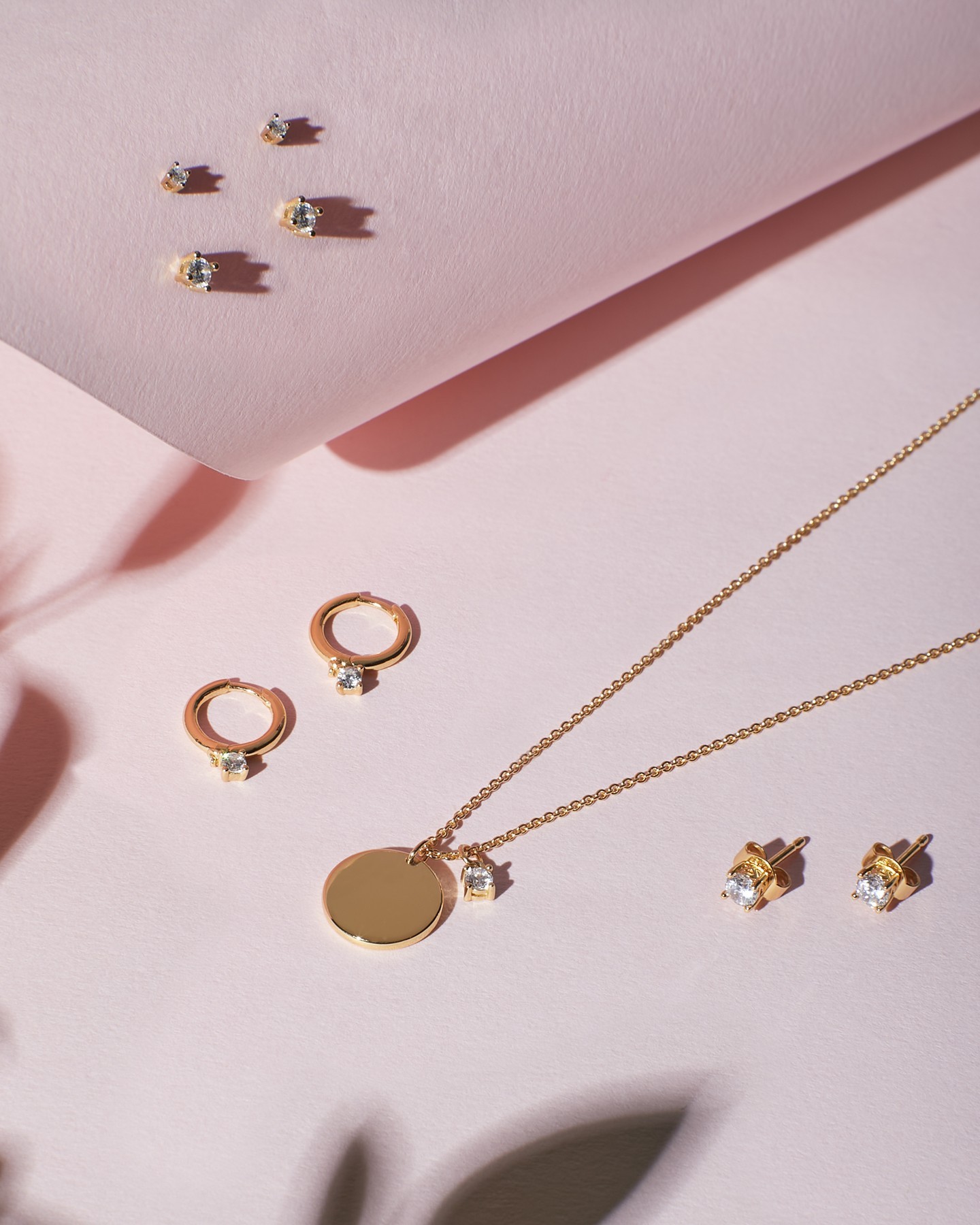 Discover our latest Diamonfire collection, a captivating fusion of sophistication and allure ✨
Immerse yourself in the enchantment of our new 24ct yellow gold plated lines, beautifully embellished with a subtle yet mesmerizing sparkle. Each jewel within this collection holds the coveted Diamonfire secret, ensuring a touch of brilliance and exclusivity.
Embrace the current season with a selection that caters to your desires. Whether you seek to create the ultimate stack or make a striking impression at the races, we have everything you need. Explore a world of limitless possibilities and be prepared to showcase your unique style and impeccable taste 💛
#Diamonfire #DiamonfireUK #sparkle