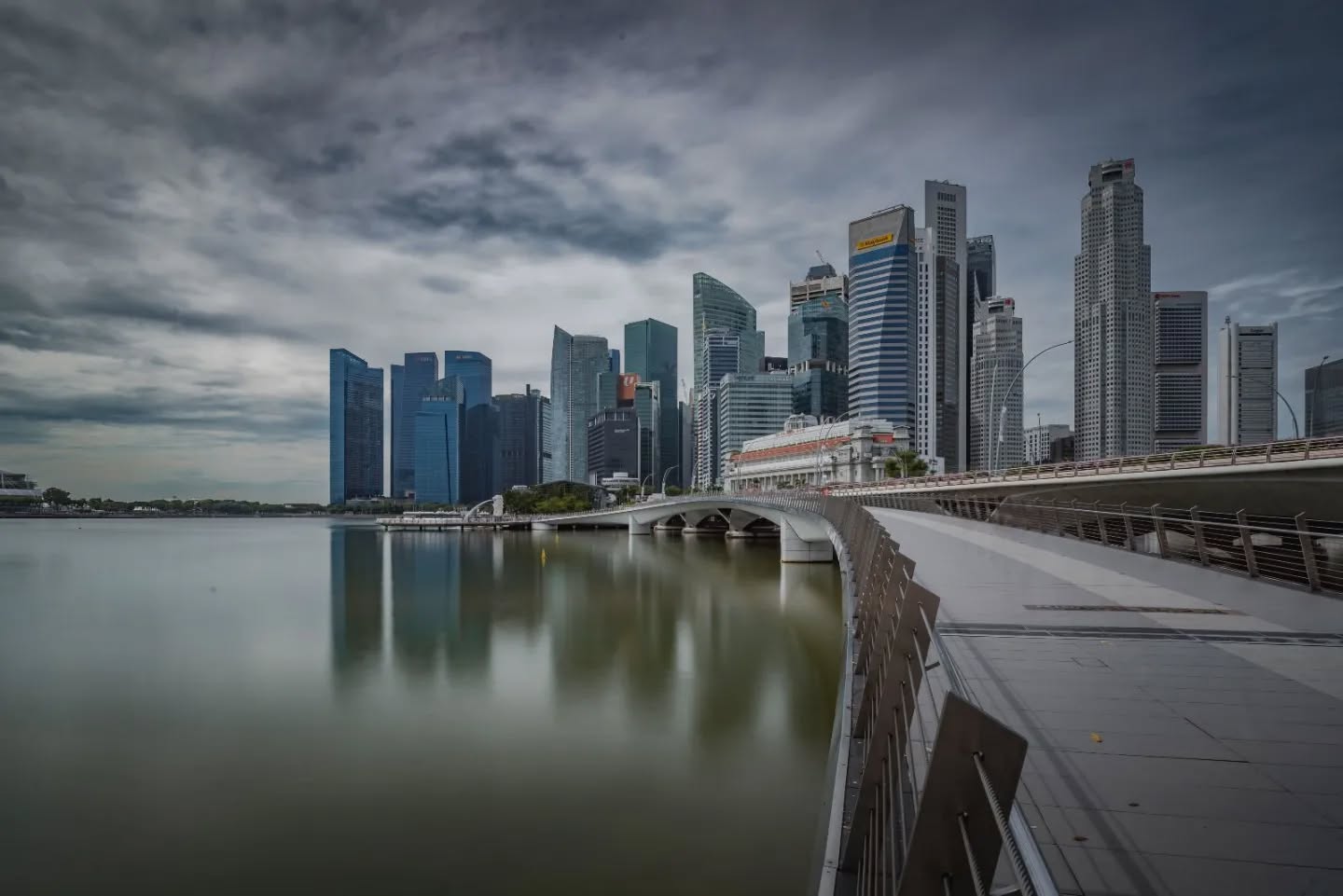 Whatever good things we build end up building us...
.
.
.
.
.
.
.
.
.
#quotes #quoteoftheday #singapore #cityscape #photography #nikond750 #nikon #longexposure #wanderlust #travel #travelphotography #traveltheworld #reflection #water #citylife #bridge #instagood #cityskyline #skyline #skyscraper #asia #photo #photographer #merlion #esplanade #marinabaysands #raffles