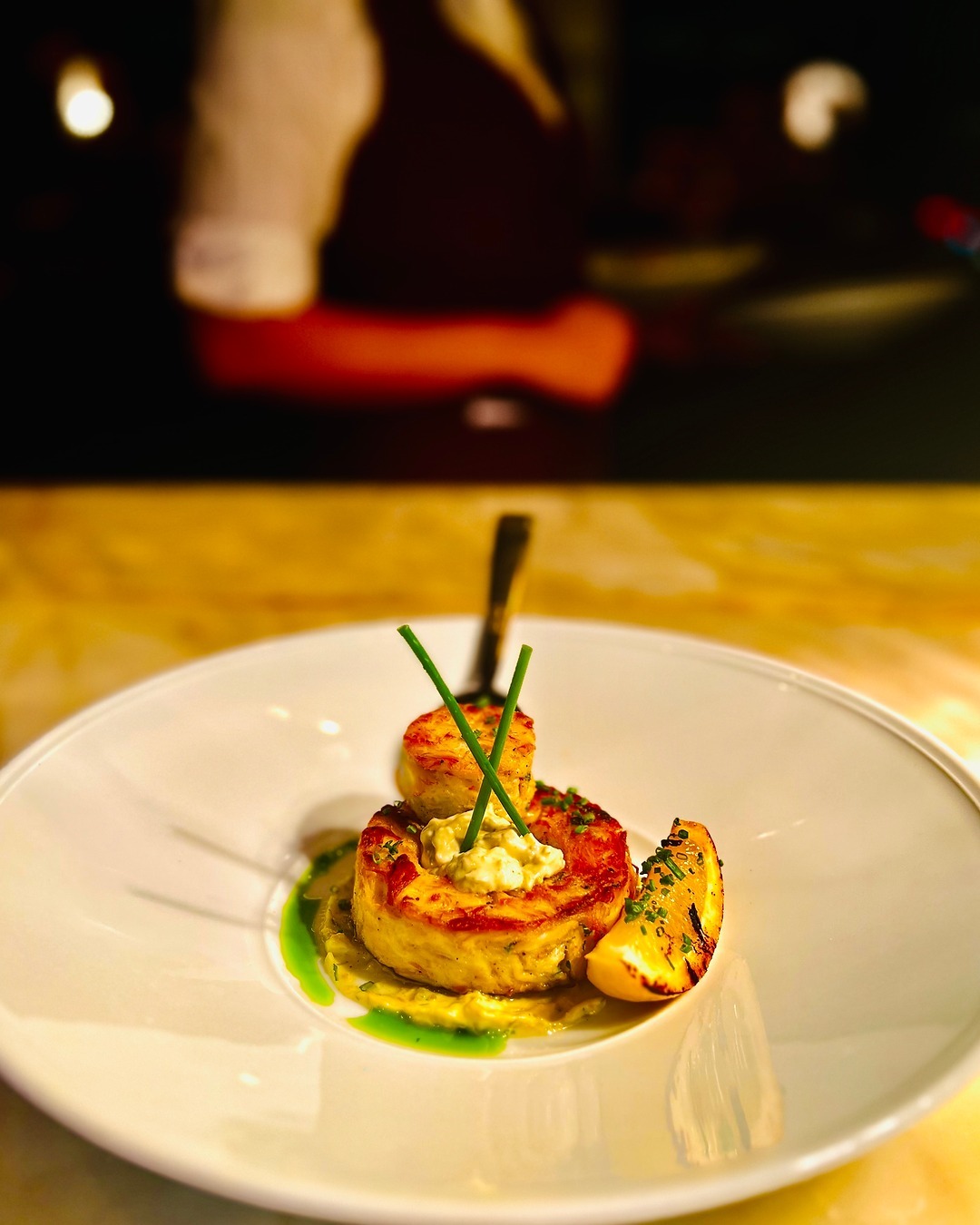 All the way from Maryland to Abu Dhabi
#crab #crabcake @butcherandstill @fsabudhabi #thesavagechef #fsabudhabi #culinaryessence blog link in Bio ☝️☝️☝️