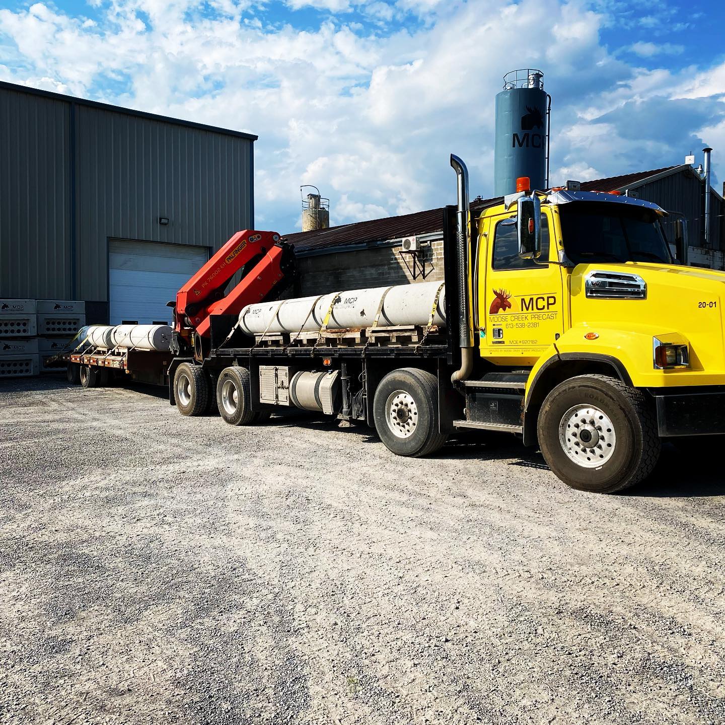 B E A Utiful morning to deliver and set some precast pole bases! Happy Friday!
#MCP #moosecreekcementproducts #precast #concrete #lightpolebase #ottawaconstruction #westernstar #palfingercrane #twinsteer
