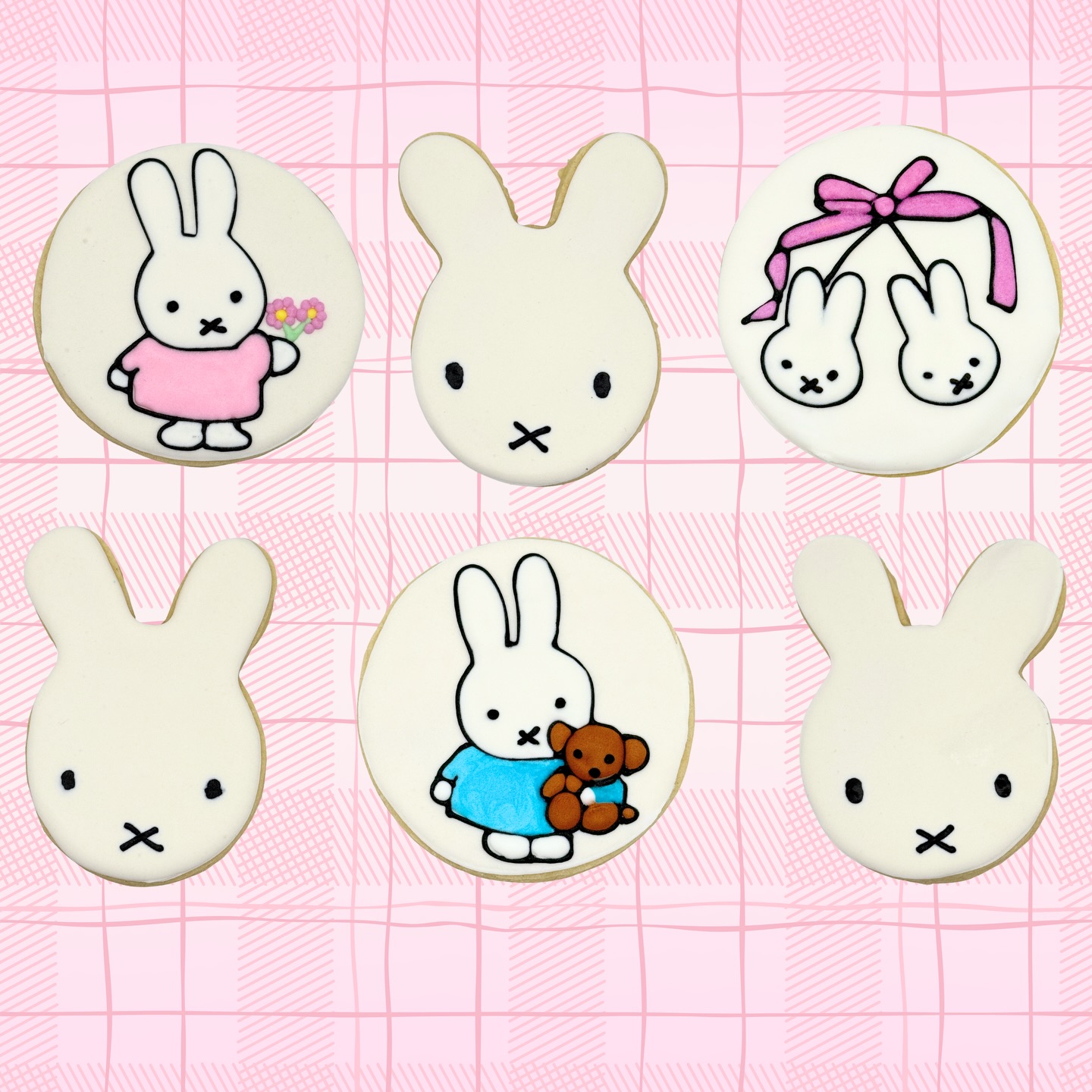 These hand-decorated bunny cookies are perfect for baby showers, birthdays, or any celebration that calls for something extra cute.
Custom orders available — let’s bring your vision to life!
📲 Text (440) 815-1822
📧 Email hellosugarberrybakes@gmail.com
.
.
.
#decoratedcookies #sugarcookies #hellosugarberrybakes #bunnycookies #storybookcookies