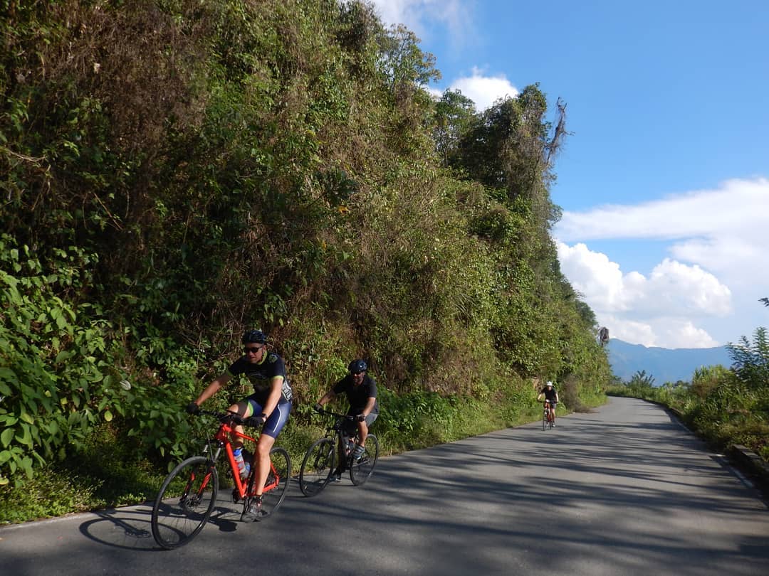 Rolling into the best days of #summer ☀️
The best holidays are the ones you spend with the people you #love 💚.
Then come with your friends to the country of the best #coffee in the world so you have a unique cycling experience.
#bestcycling cyclinglife #cyclingphotos #cyclingshots #cyclingpics #cyclinglove #cyclingadventures #cyclingphoto #cyclingrace #cyclingtour #cyclingphotography #cyclingday #cyclingshoots #cyclingporn #cyclingphotooftheday #cyclinglifestyle #cyclingaddict #cyclingpassion #cyclingroad #gravel #gravelbike