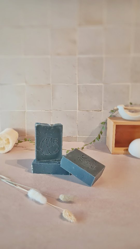 La simplicité, c'est aussi du soin.
#savonnerieartisanale #artisanefrançaise #faitmain