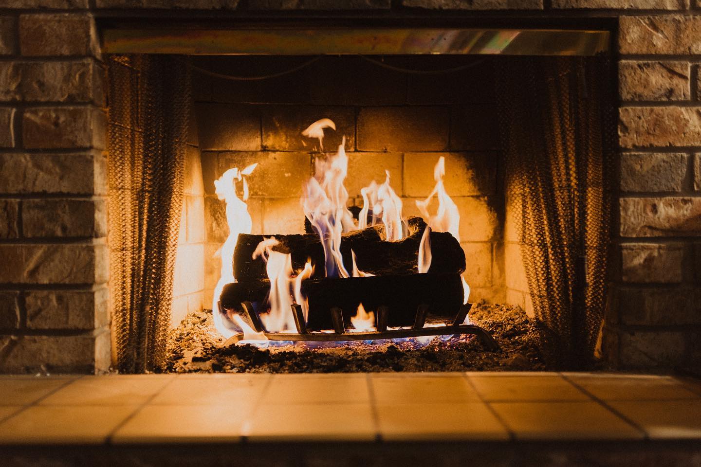 🍁🍂🍁Falling, falling, falling……..Ahhhh,doesn’t a cozy night, cuddled on the couch with a fire in the fire place sound perfect? 😊🔥Probably not in the midst of a heat wave. Before you know it, you’ll be baking, ordering 🎃lattes and lighting a fire in the fireplace. Start your fall home maintenance projects now and have your chimney cleaned and inspected. Keeping up with maintenance each season can protect your family and save you money and time. Go to the link in our bio for more information about fall maintenance projects. Also, we highly recommend THE CHIMNEY GUY for your chimney cleaning needs. They are currently offering a 50% discount on your 1st home inspection. You can find a link to their website in our bio!
Have a great weekend and enjoy our beautiful neighborhood!