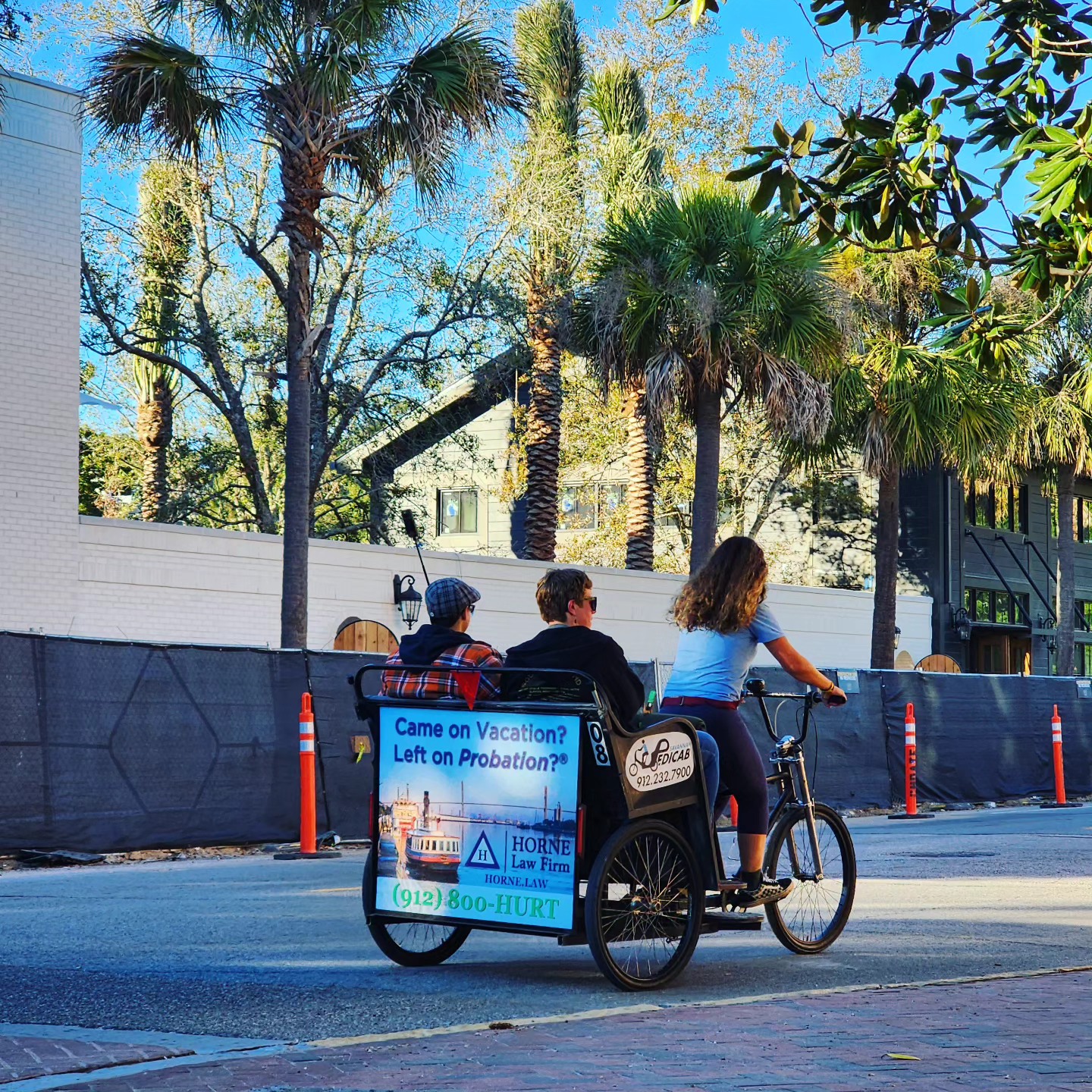 Hello sunshine! 🩵 if you haven't experienced Savannah from the back of a pedicab yet, you Don't know what you are missing!
#Savannah #pedicab #sunshine #scenery #pedalpower #rideblue #spc