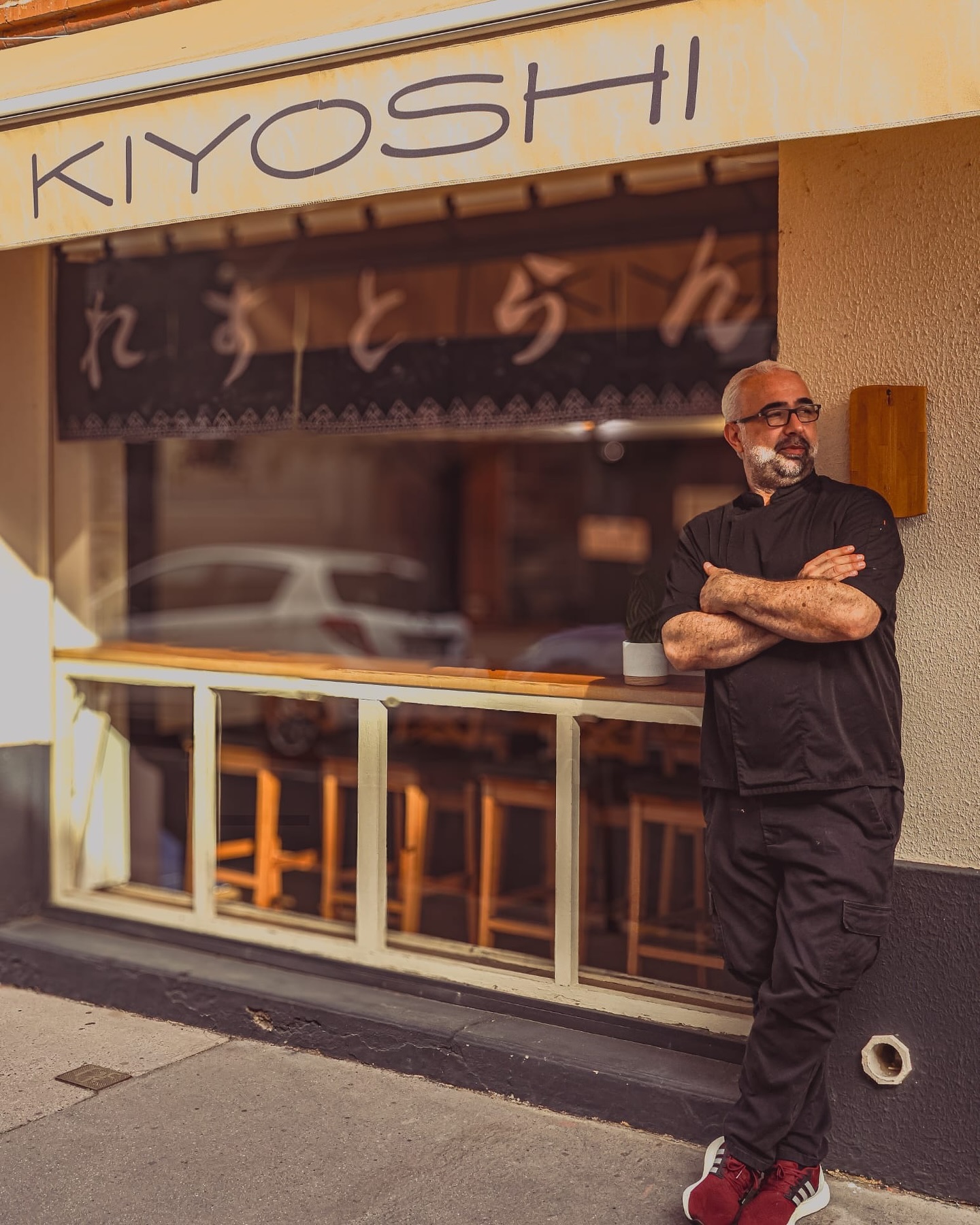 Olivier, chef du restaurant Kiyoshi est Franco-sicilien, né dans le Sud de la France.
Son initiation culinaire démarre dans les jupons de sa grand-mère paternelle, « biberonné » à l’huile d’olive, à la sauce tomate et au parmesan.
Après 27 ans de découvertes culinaires et de voyages, il vous propose aujourd’hui une cuisine franco-japonaise, inspirée par ses 2 passions: la gastronomie et le pays du soleil levant 🇯🇵
📸 @dam_lhe
#cuisinejaponaise #cuisinefrancaise #restauranttoulouse #toulousemaville #toulousefood #toulousefoodie