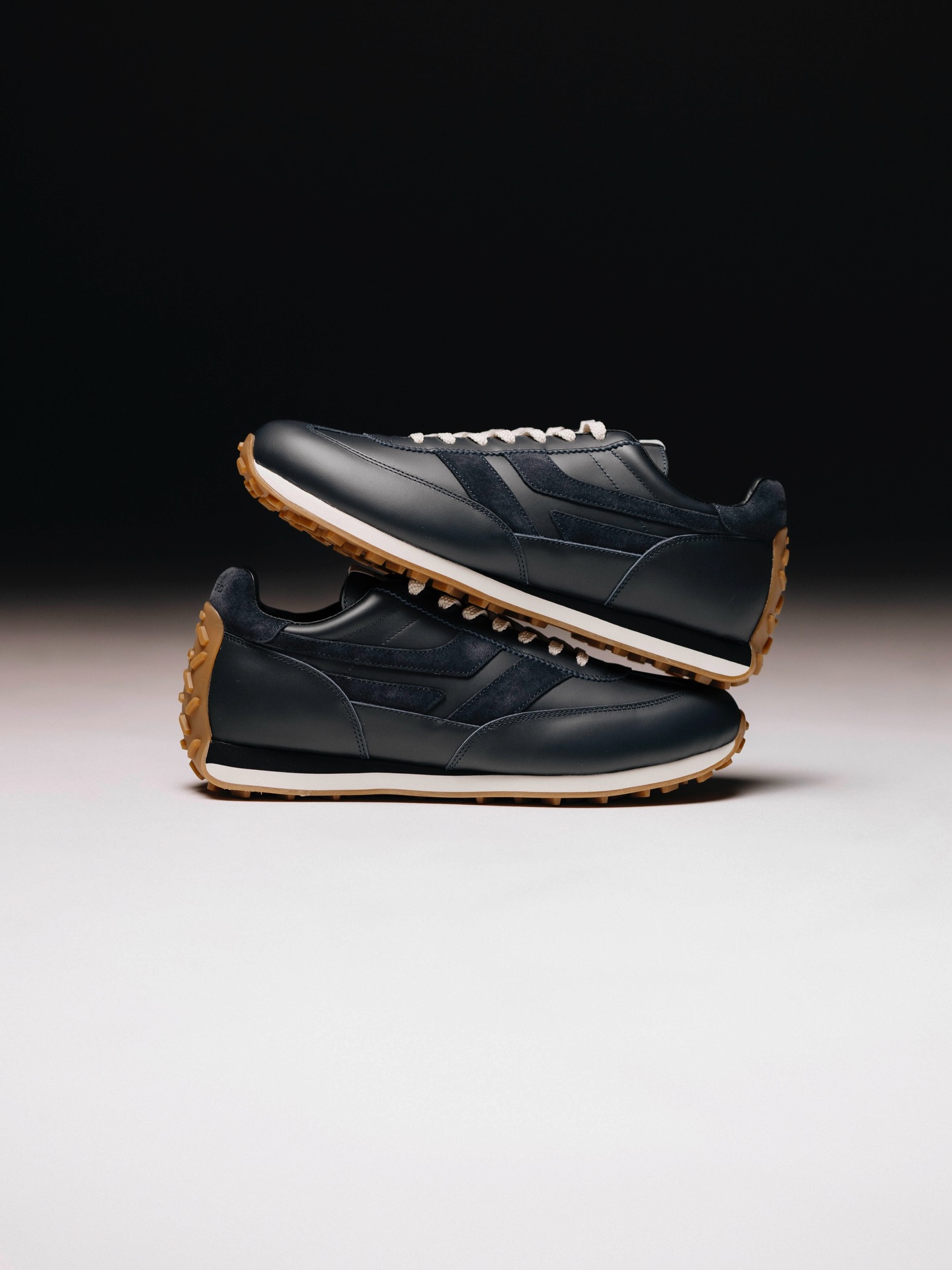 Мінімалізм, що працює на стиль.
_____________________
Лаконічний дизайн, чисті лінії та акцент на деталях створюють універсальну пару для щоденного ритму.
📍м. Київ, вул. Дж. Маккейна 26
⏰ 11:00-19:00
https://www.zeon-shop.net
У пошуках чогось особливого? Надсилай фото – знайдемо для тебе бажану модель! 🕵️♀️