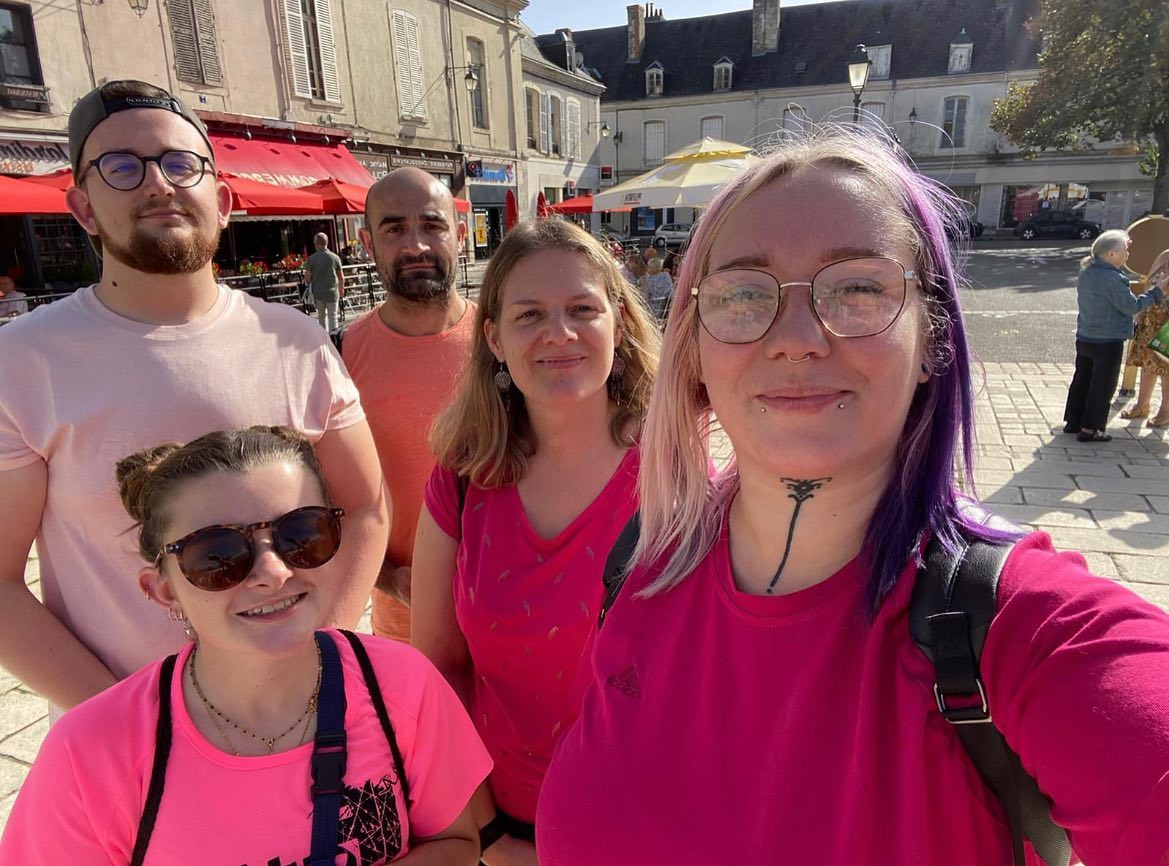 💖 #RSE | Quand #PMA28 s'engage 🎗️ MARCHE SOLIDAIRE CHÂTEAUDUN 🌸
Nos salariés volontaires ont pu profiter du soleil d'Octobre Rose pour accompagner la Marche Solidaire, organisée par LES ROSES DUNOISES de Châteaudun, ce dimanche 8 octobre.
Plus de 400 personnes étaient inscrites pour soutenir cette belle cause.
🩷 Bravo à eux pour leur engagement ! Les dons ont été faits au profit de la Ligue contre le cancer 28 Eure-et-Loir #PMA28
Rendez-vous l'année prochaine pour la septième marche ! 👍
#RSE #solidaire #marche #team #teambuilding #groupe #entreprise #luttecontrelecancer #octobrerose @grandchateaudun