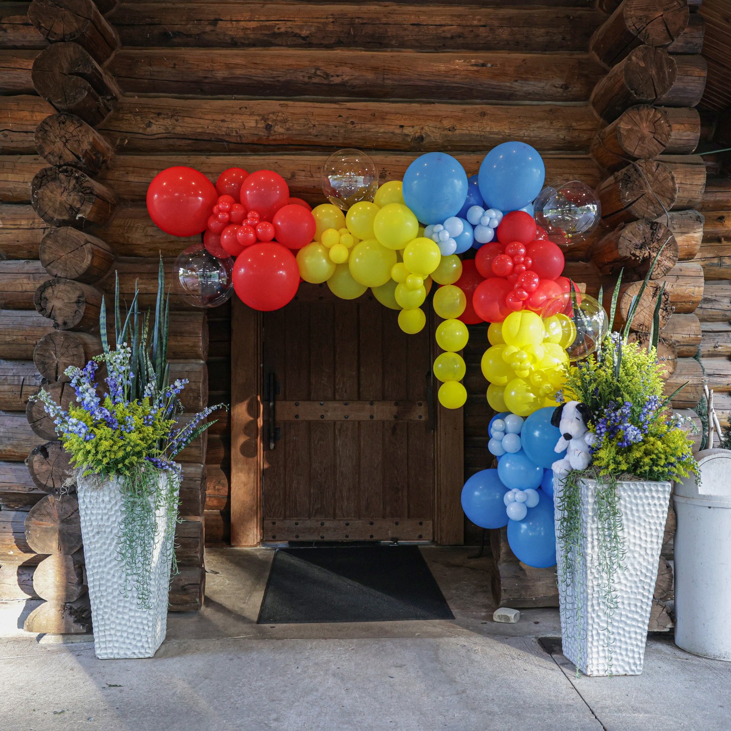 Festive Birthday welcome for Charlie Brown's birthday party :)
Balloons @estefaniadocoutodecor
Photo @sarahbakerphotos