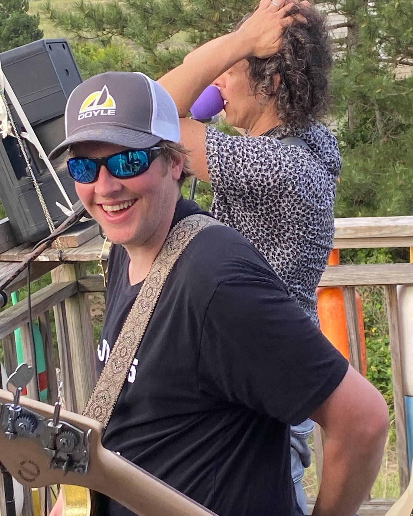 Thank you @gregghigginbotham @the_rolling_who Charlie & The Hustle and @plumfest_pi Good times! See you all to do it again on September 16
#PI #the65thstreetexperience #aliendrag #indierock #noisepop #americanunderground #bostonmusic #northshoremusic #rocknroll #rock #indie #festival #porchfest #livemusic #plumisland