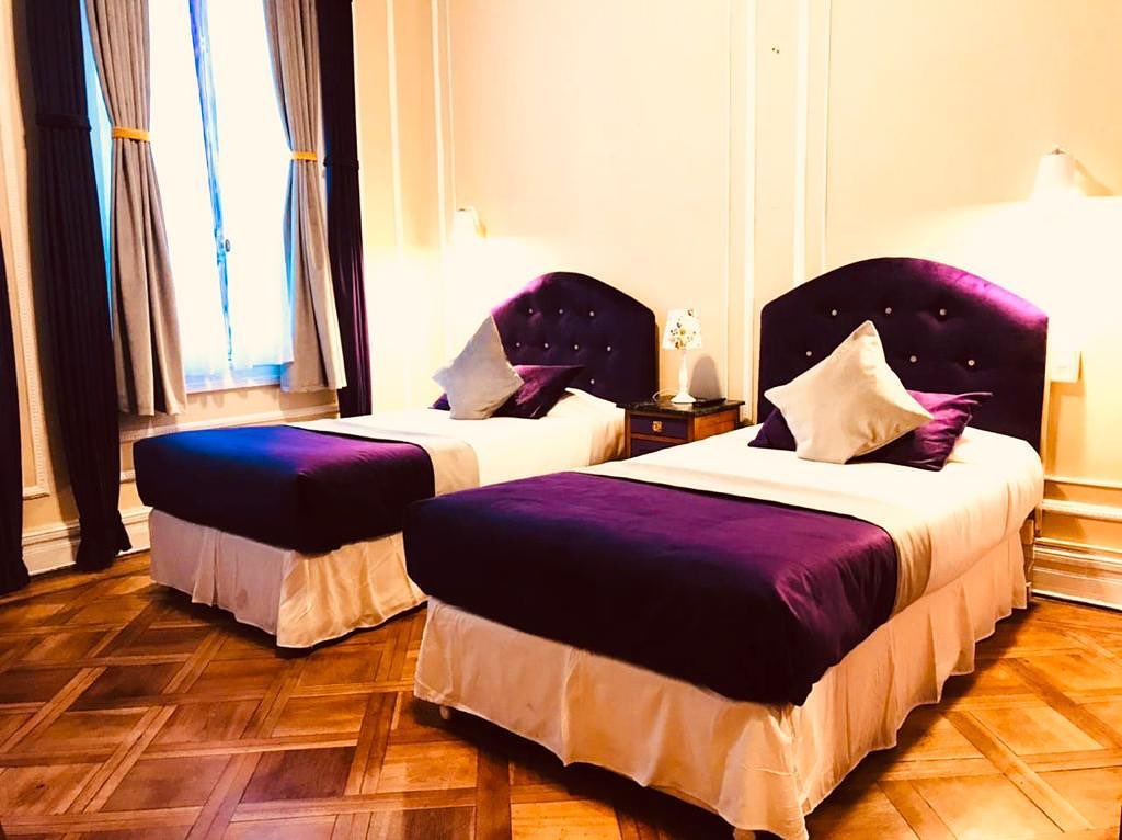 Habitaciones que ofrecen comodidad para tu estancia #hotel #santiago #barrioparislondres #chile