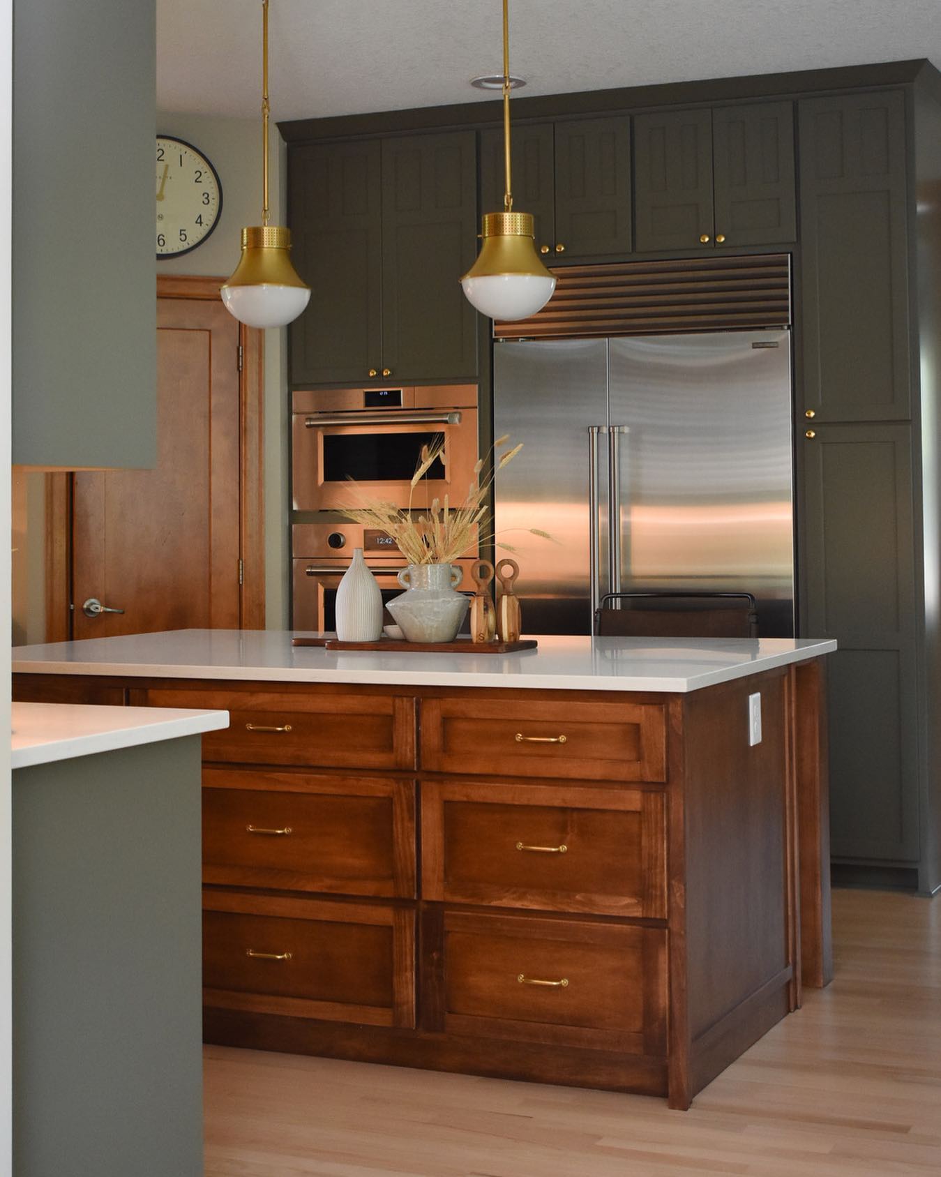Apologies as it has been quiet around here! But, here’s an exciting sneak peek of our #dhddramaisland project that wrapped up last year with @rascherandco This beauty was transformed with a brand new island, paint, refinished floors, painted cabinetry, new appliances, countertops, plumbing and light fixtures. Aah oooh gaa!
⠀⠀⠀⠀⠀⠀⠀⠀⠀
#kitchendesign #dreamkitchen #greenkitchen #mnkitchens #kitchens #kitchenisland #interiordesign #howidwell