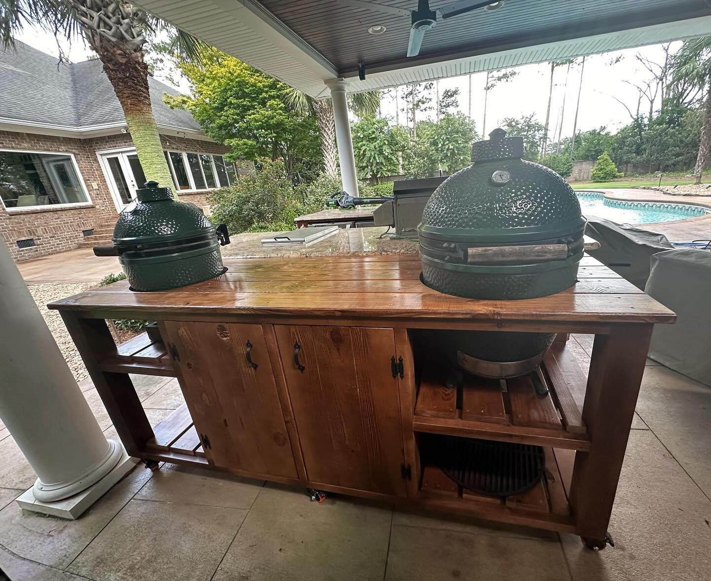 We don’t JUST build for the BGE and Blackstone combos! We custom build each piece to fit your appliances!! #custom #etsysellersofinstagram #outdoorkitchen #findusonetsy #biggreenegg