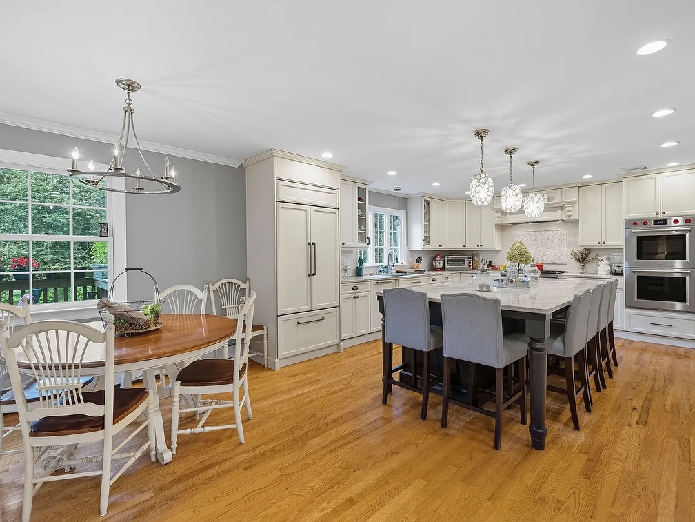 ✨ Just Rented in Riverside 🏡
📍Greenwich, CT
So excited for my clients who just secured this beautiful rental in one of Greenwich’s most sought-after neighborhoods. Homes like this don’t last long — and this one checked all the boxes.
✔️ Spacious layout
✔️ Beautiful finishes
✔️ Gourmet kitchen
✔️ Location, location, location
If you’re thinking about renting in Greenwich or Riverside, timing and strategy matter. I help my clients move quickly and confidently in a competitive rental market.
📩 DM me if you’re starting (or restarting) your rental search — I’d love to help you land the right place.
#JustRented #GreenwichCT #RiversideCT #GreenwichRentals CTRealEstate LuxuryRentals RelocateToGreenwich RentalGoals