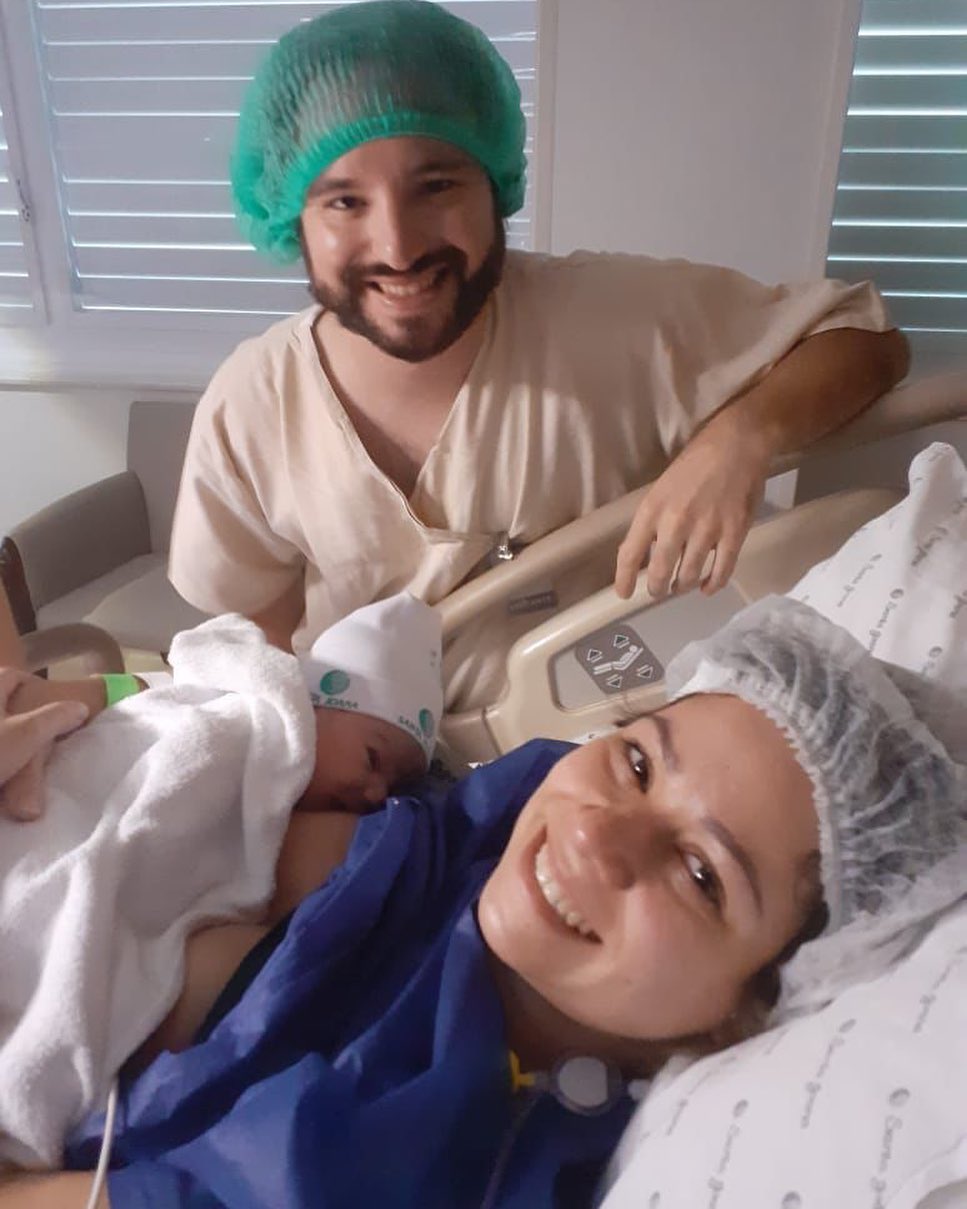 #tbt
Quando a assistência ao parto é mais que especial…. Da infância à parternidade!!