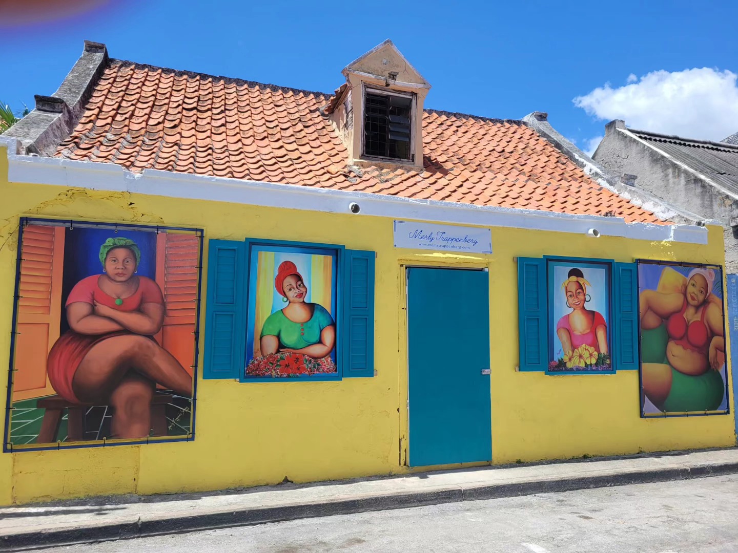 Memory: My work in the old house at Willemstraat 7, Curaçao for the Kaya Kaya festival event 2023 " Love for Otrabanda "
#artcuraçao #otrobanda #kayakaya2023 #caribbean #caribbeanart #curacao #tourisme #curacaotouristboard #curacaotourism
