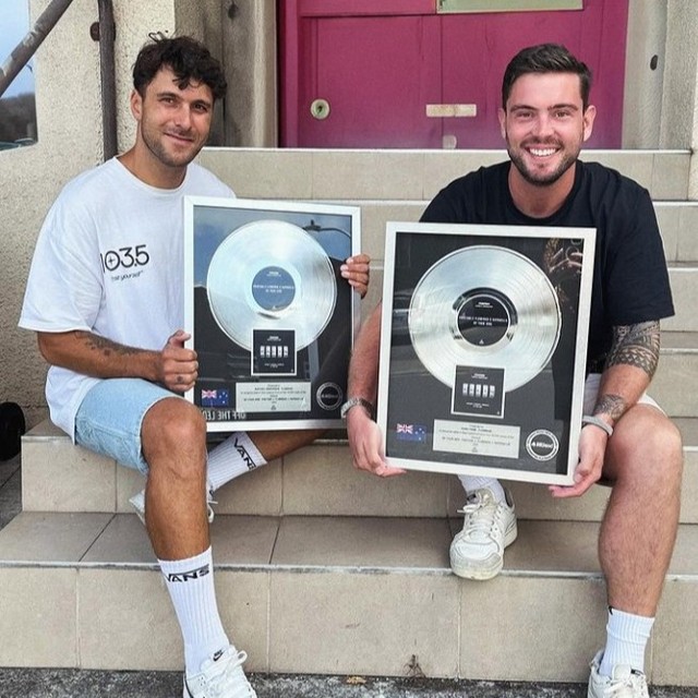 Congratulations to Raphael and Garo of @flowidus for going Platinum with their song 'By Your Side' in NZ! 💿
We were stoked to have been involved in this very special framing project for such a massive achievement.
Thanks boys, see you again soon!
#flowidus #albumframing #flyingthenzflag #nzmusic #framingnz #framingauckland #platinum #platinumsong #byyourside