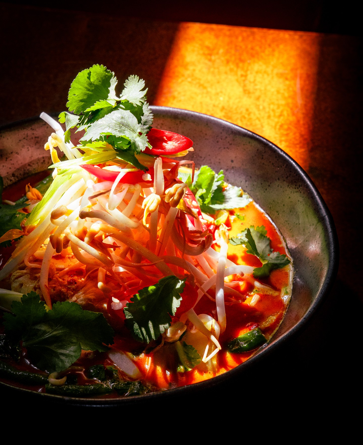 Vietnamese Fragrant Coconut Curry - Market fresh fish & seasonal vegetables. One of the newest recipes on the Fook Shing menu, a nod to the flavours of South Vietnam, a region never shy to cook with plenty of aromatics, coconut and fresh seafood.
A friendly reminder, we’re taking a break! Back from dinner service on Friday 13th February, future bookings welcome!
.
.
.
.
.
.
.
#kyneton #piperstreet #piperstreetkyneton #macedonranges #daylesfordmacedonranges #macedonrangesnaturallycool #visitvictoria #tourismvictoria #fookshing #fookshingkyneton #victorianwine #melbournefoodie #macedonrangesfood
