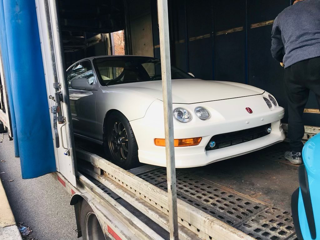 Afternoon Delivery… Old school Integra Type R!
#cars #integra #integratyper #supercar #love #enclosedtrailer #transport #style #photography #carlifestyle #oldschool