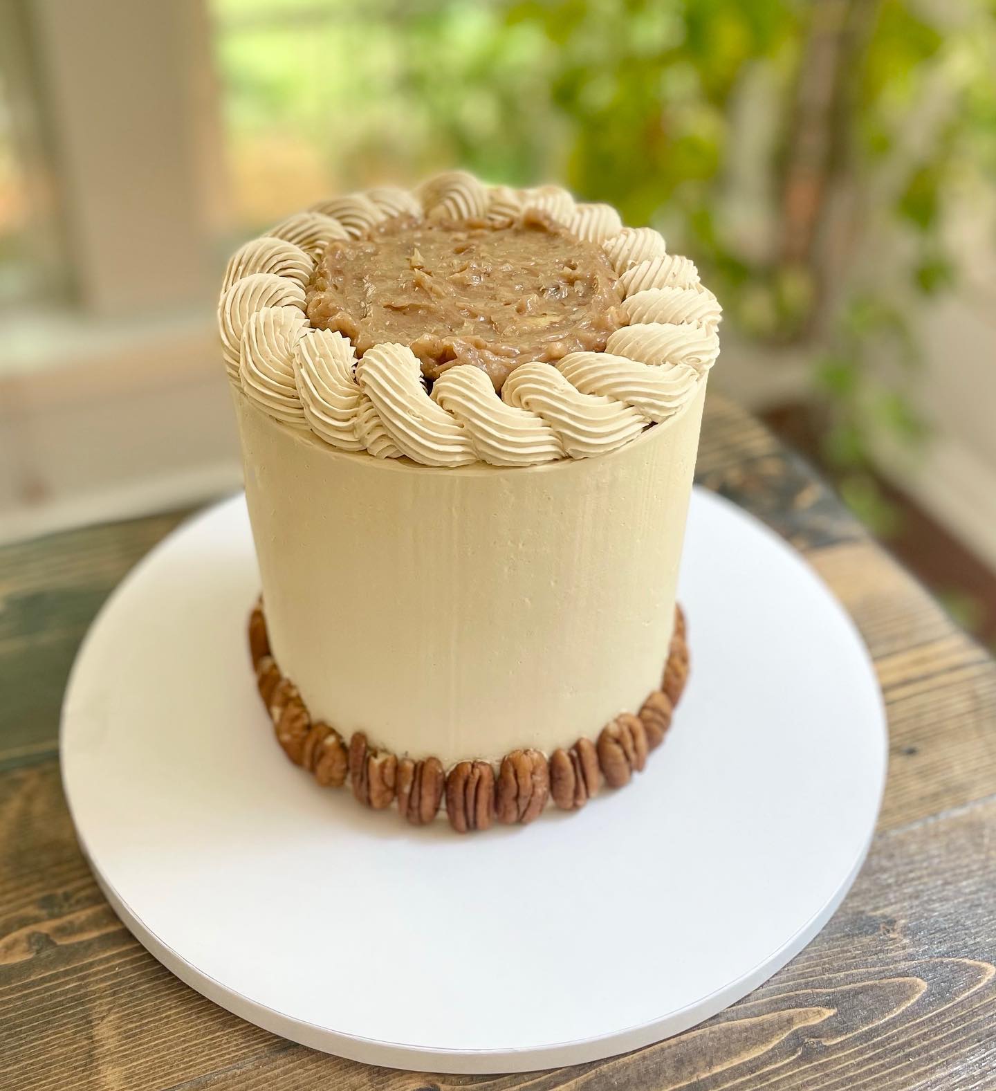 Pecan Pie Cake with three 6” brown sugar cake layers, a pecan pie filling, and a brown sugar Swiss meringue buttercream.
🤎🤎🤎🤎🤎🤎🤎🤎🤎🤎🤎