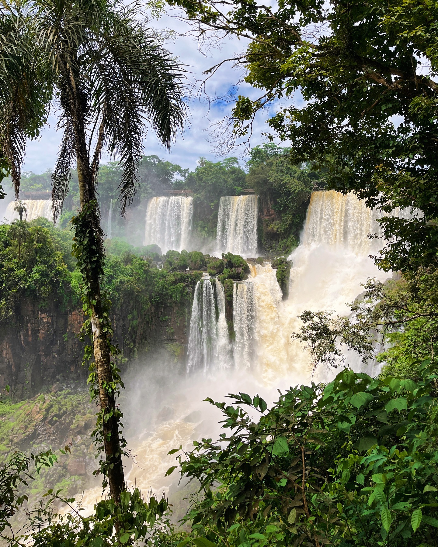 Iguaçu Fall. Check out our new post to find out how you can visit these incredible falls in South America. Link in bio
#iguaçu #fozdoiguaçu #iguazu #iguazufalls #argentina #brazil #waterfalls #waterfallsofinstagram #puertoiguazu #travelargentina #travelbrazil #vacation #visitsouthamerica #travel #travelitinerary #wanderlust #travelblogger #traveler #southamerica #picoftheday #travelphotography #travelpics #tourist #travelgram #photo #photography #photooftheday