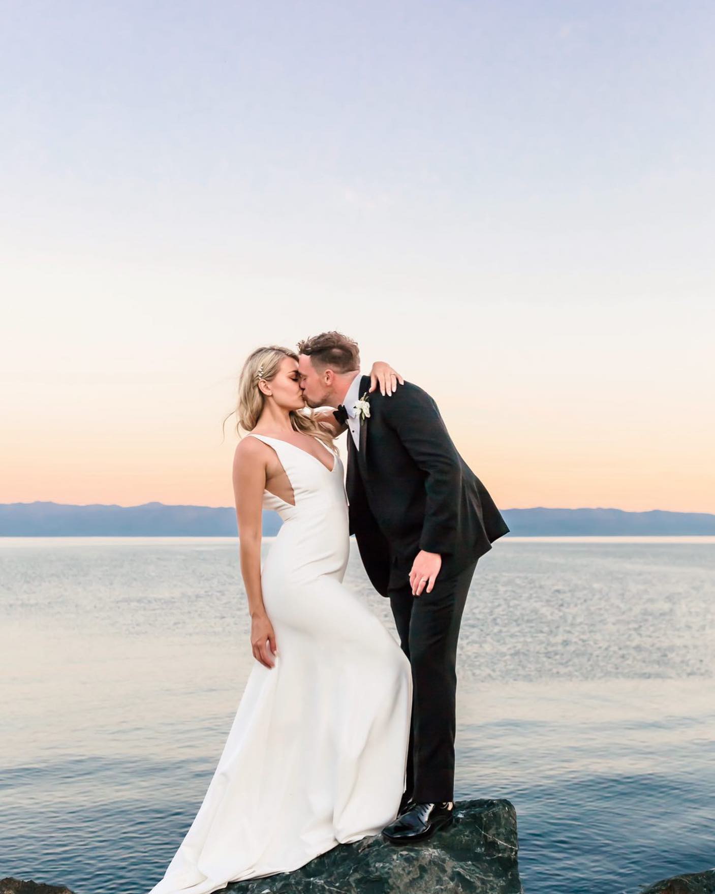THE PHOTO SAYS IT ALL. #destinationwedding #luxerywedding #yyjwedding #yyjweddingphotographer #oceansidewedding #weddingday @ashleydrody @sealionestate