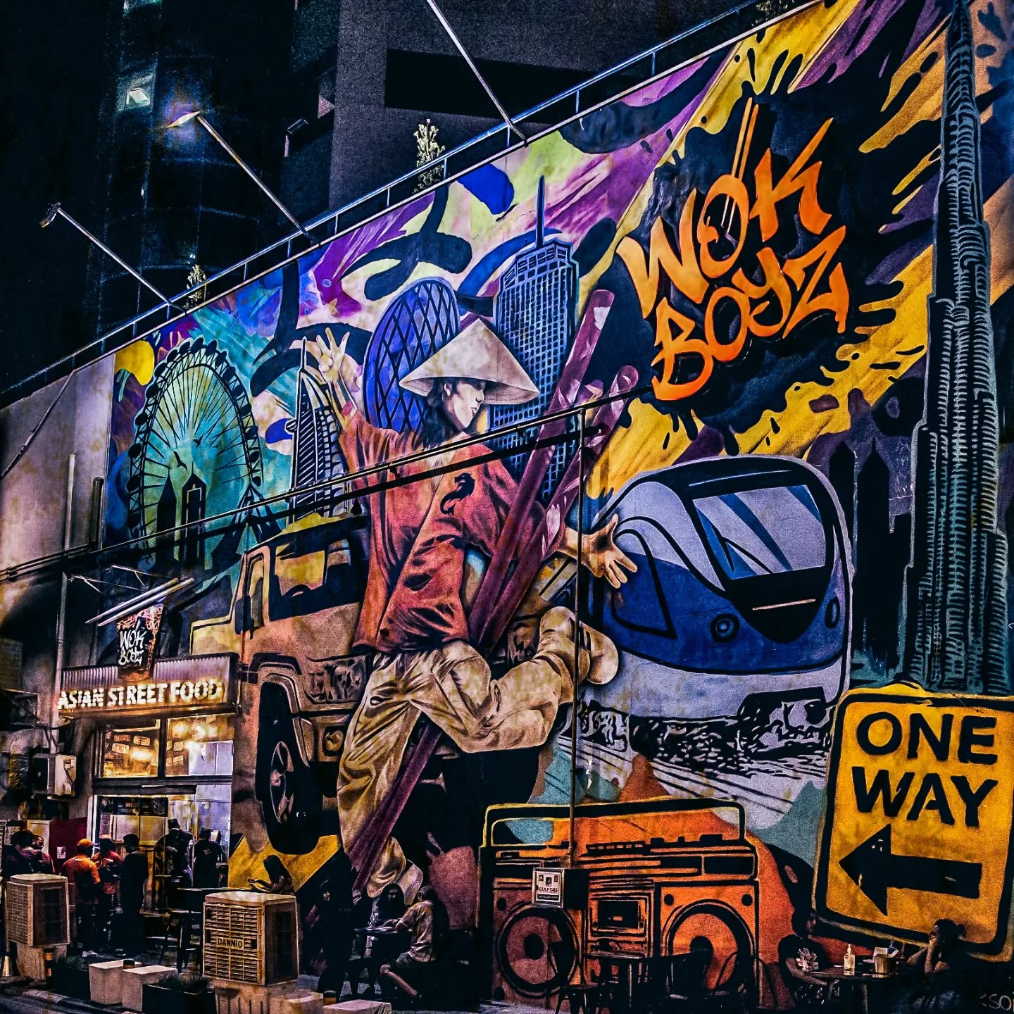 @wokboyz Dubai
.
.
.
.
.
#offthebeatenpath #streetphotography #travelphotography #visitdubai #unitedarabemirates #streetart #asianstreetfood #sidealley #wanderlust #wanderphoto #colourpop