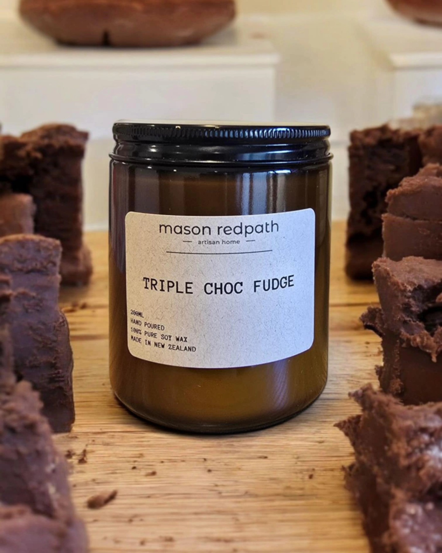 This one's for the chocolate lovers🍫🤤
TRIPLE CHOC FUDGE🕯
Rich, dark, gooey chocolate with a touch of creamy fudge! This delicious fragrance will make your mouth water.
✨️Limited release✨️
Get yours in time for the holidays @masonredpathhome