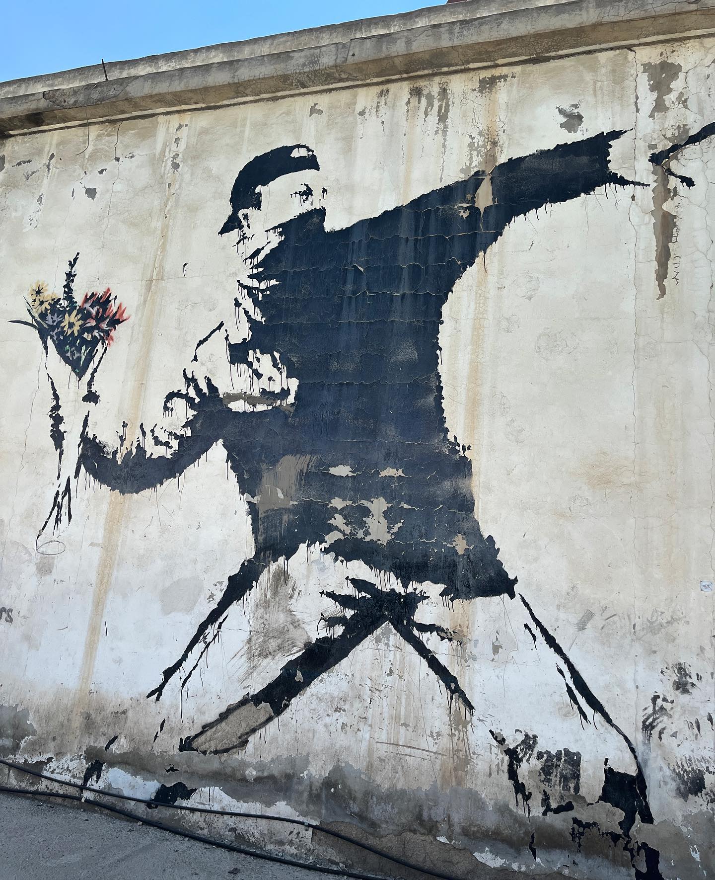 Rage, the flower thrower IRL. See it for yourself on a self guided Banksy tour in Bethlehem, Palestine. Details 👉🏼nextstopweekendnyc.com #banksy
#israel #palestine #westbank #travelpalestine #bethlehem #travel #travelitinerary #wandetrlust #travelblogger #traveler #streetart #graffiti #middleeast #picoftheday #travelphotography #travelpics #tourist #travelgram #photo #photography #photooftheday